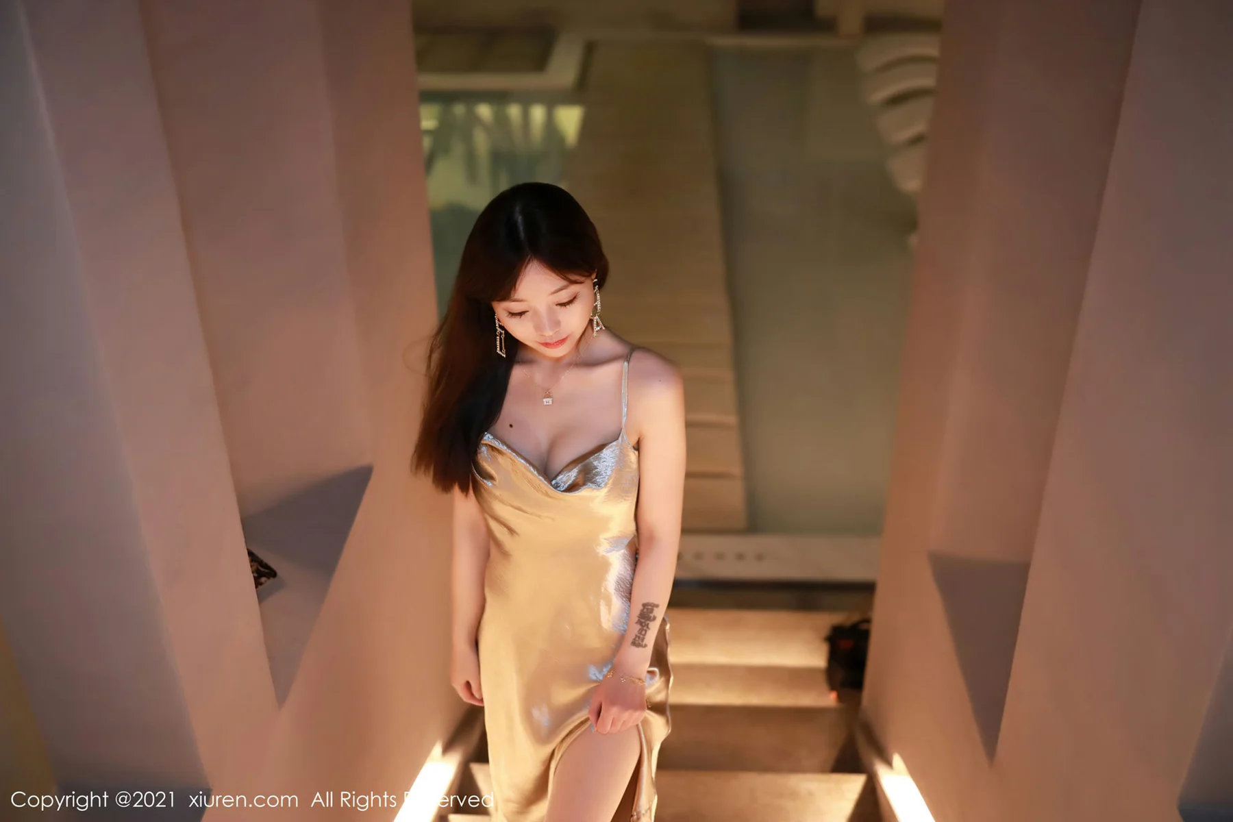 XiuRen 秀人 No.3734 吊裙系列 佘贝拉bella 西双版纳旅拍3 - 5