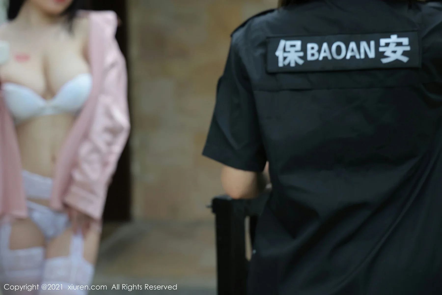 XiuRen 秀人 No.3796 保安制服 美七Mia与萌汉药baby 模特合集写真22 - 4