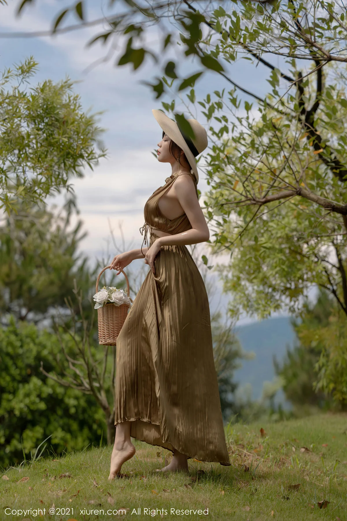 XiuRen 秀人 No.3837 欧洲风格外拍 芝芝Booty 性感写真 - 1