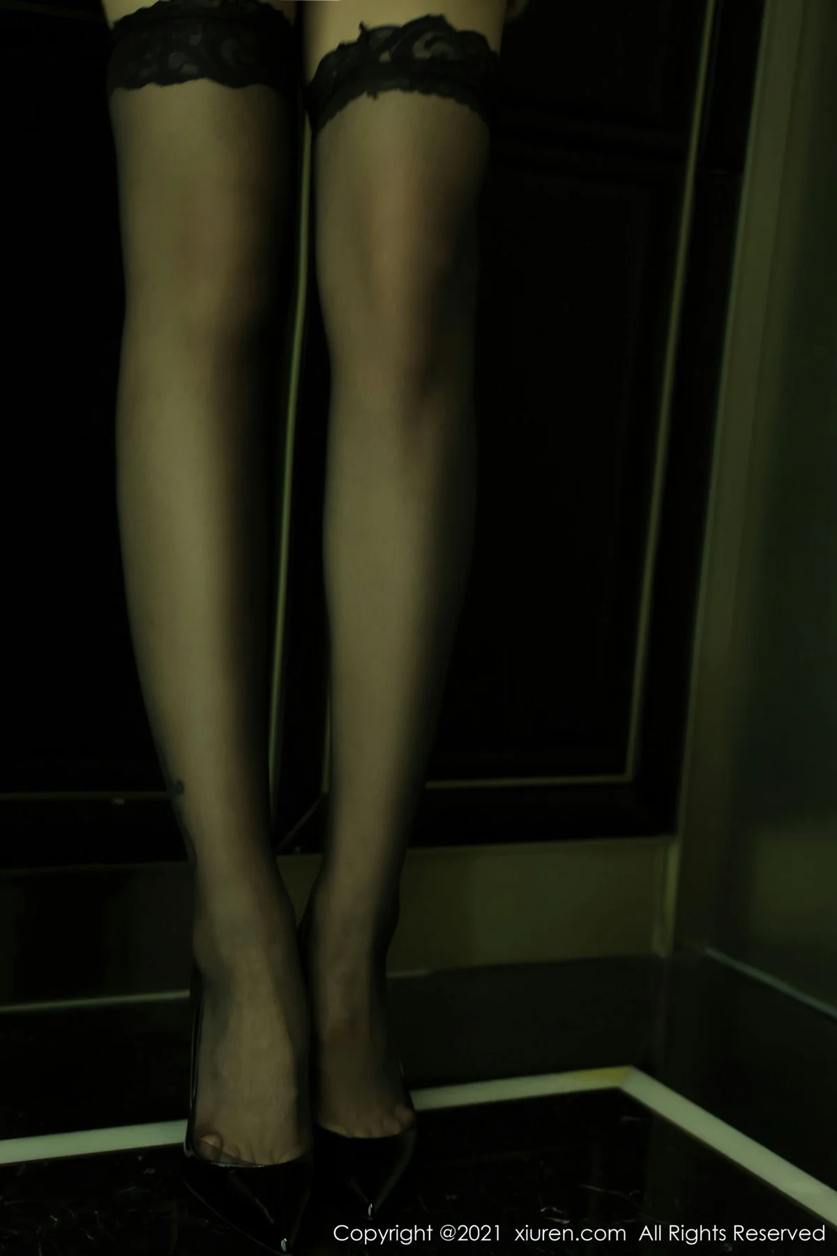 XiuRen 秀人 No.3999 黑短裙蕾丝新人模特 蓝莓FY 第三套写真 - 6