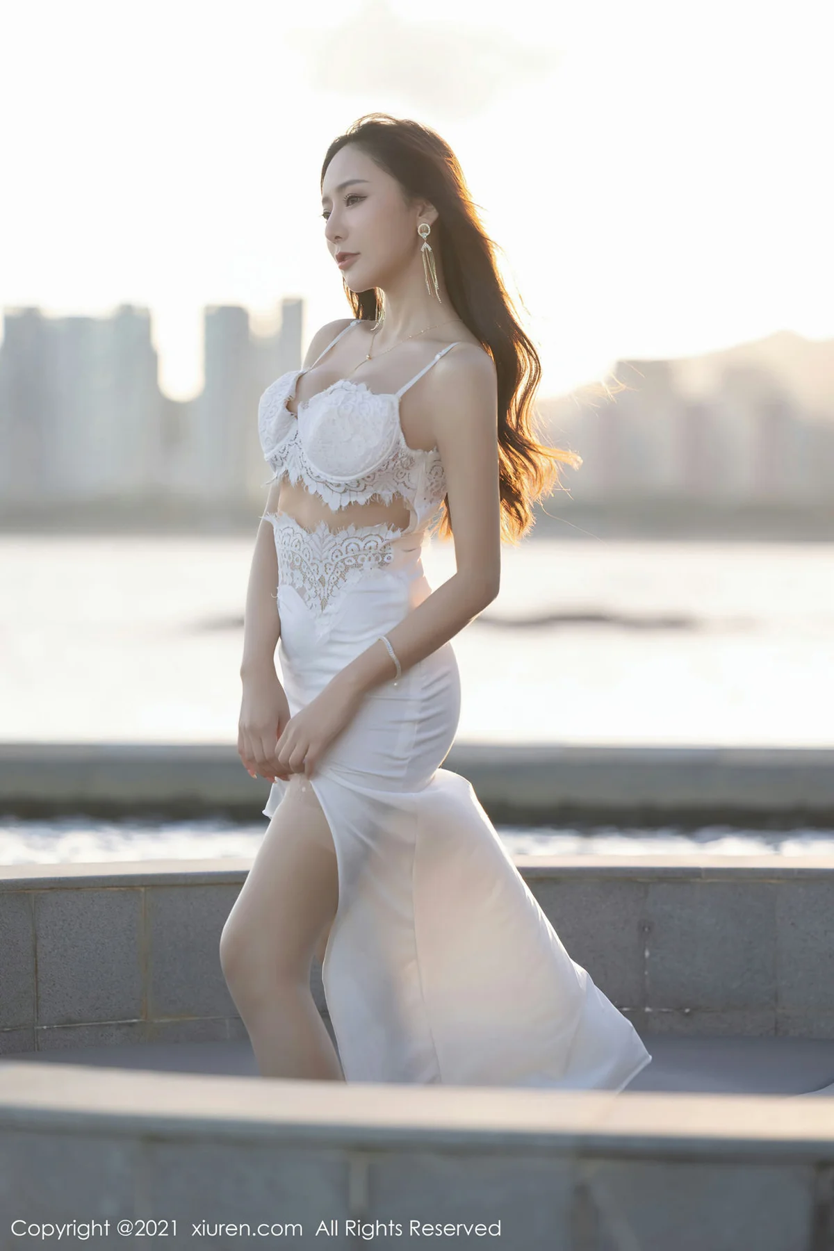 XiuRen 秀人 No.4004 轻透迷人 王馨瑶yanni 深圳旅拍 - 1