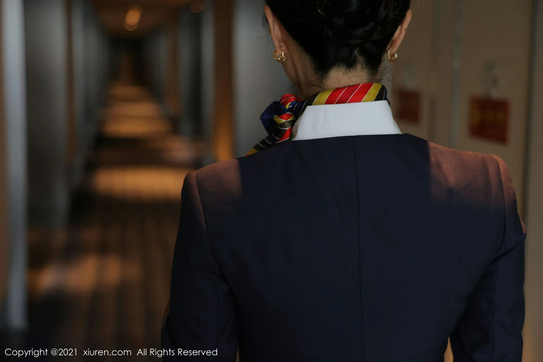 XiuRen 秀人 No.4050 空姐制服 田冰冰 三亚旅拍写真3 - 4