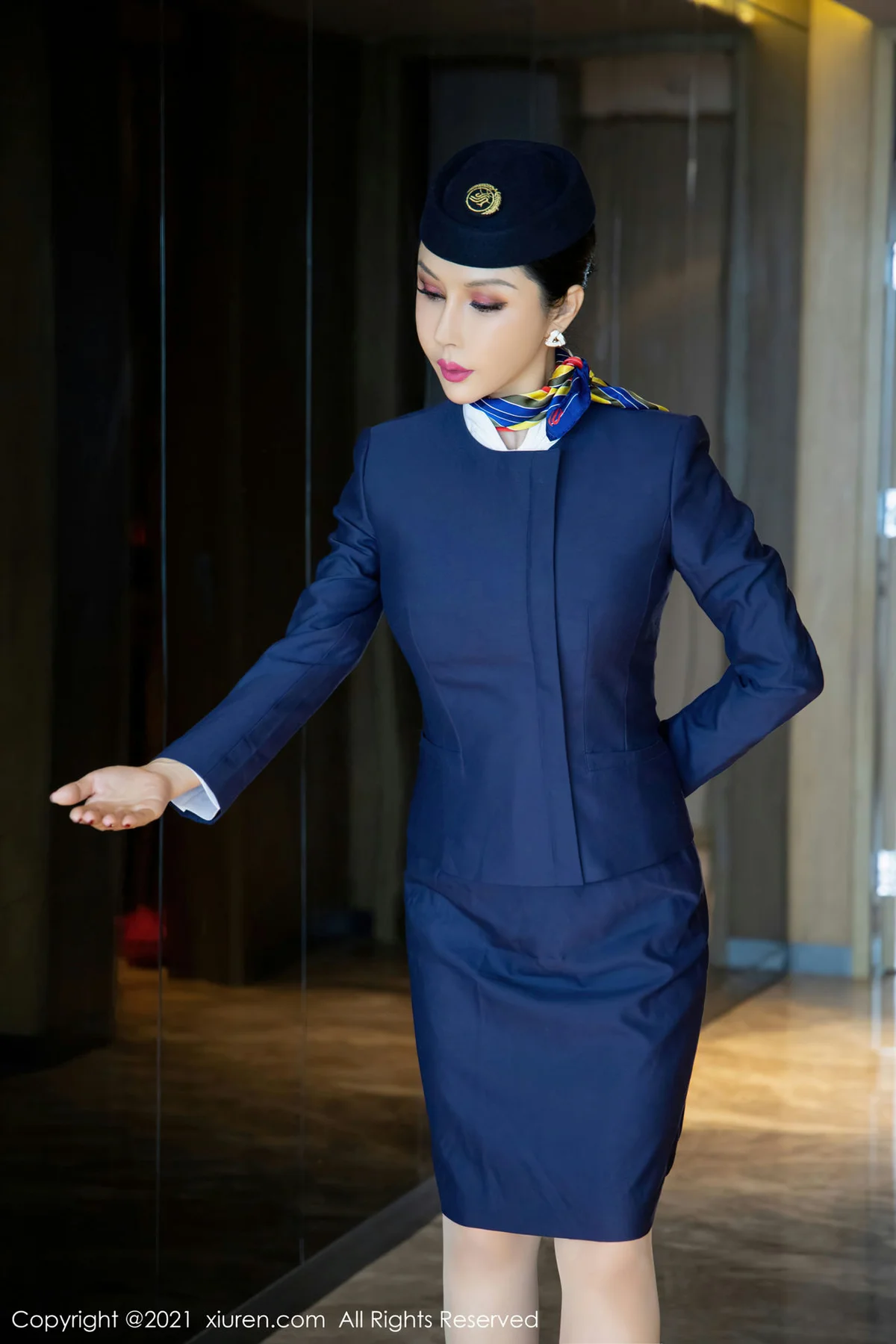 XiuRen 秀人 No.4050 空姐制服 田冰冰 三亚旅拍写真3 - 4