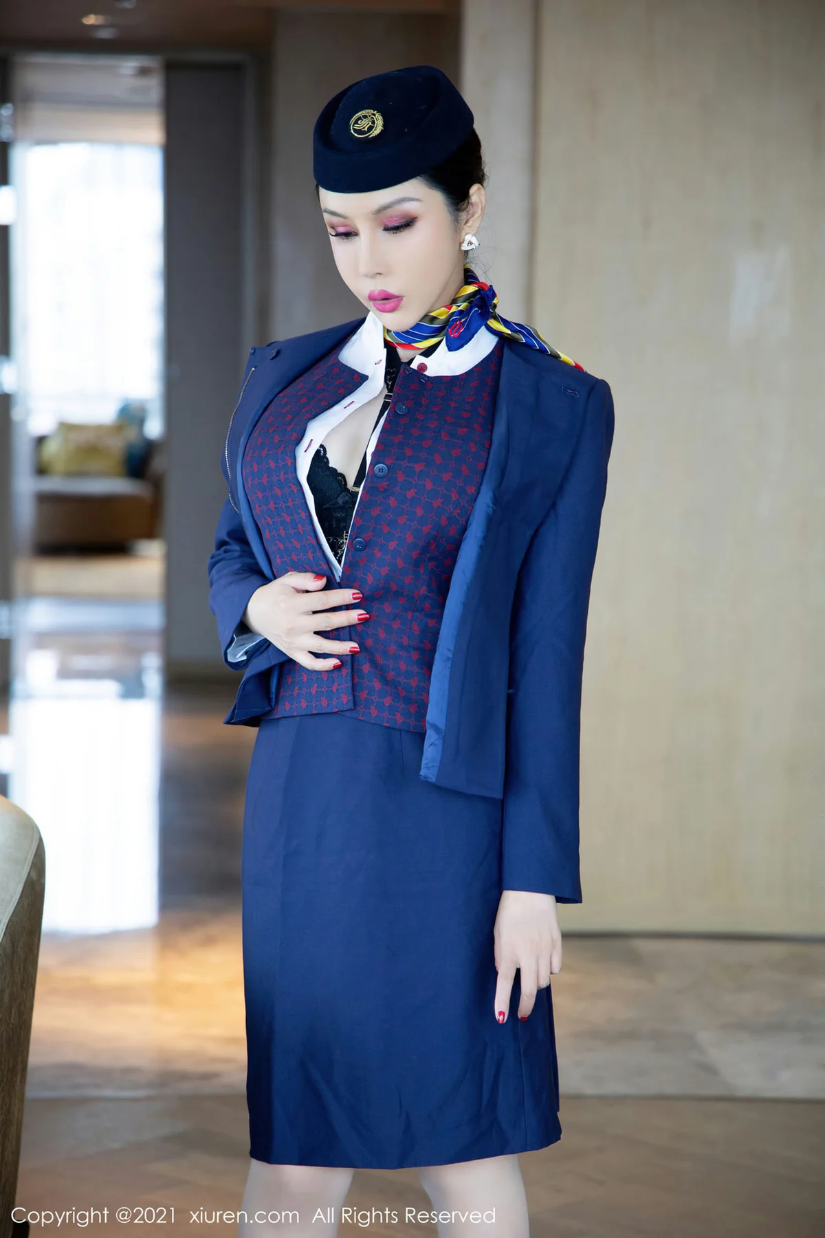 XiuRen 秀人 No.4050 空姐制服 田冰冰 三亚旅拍写真3 - 9