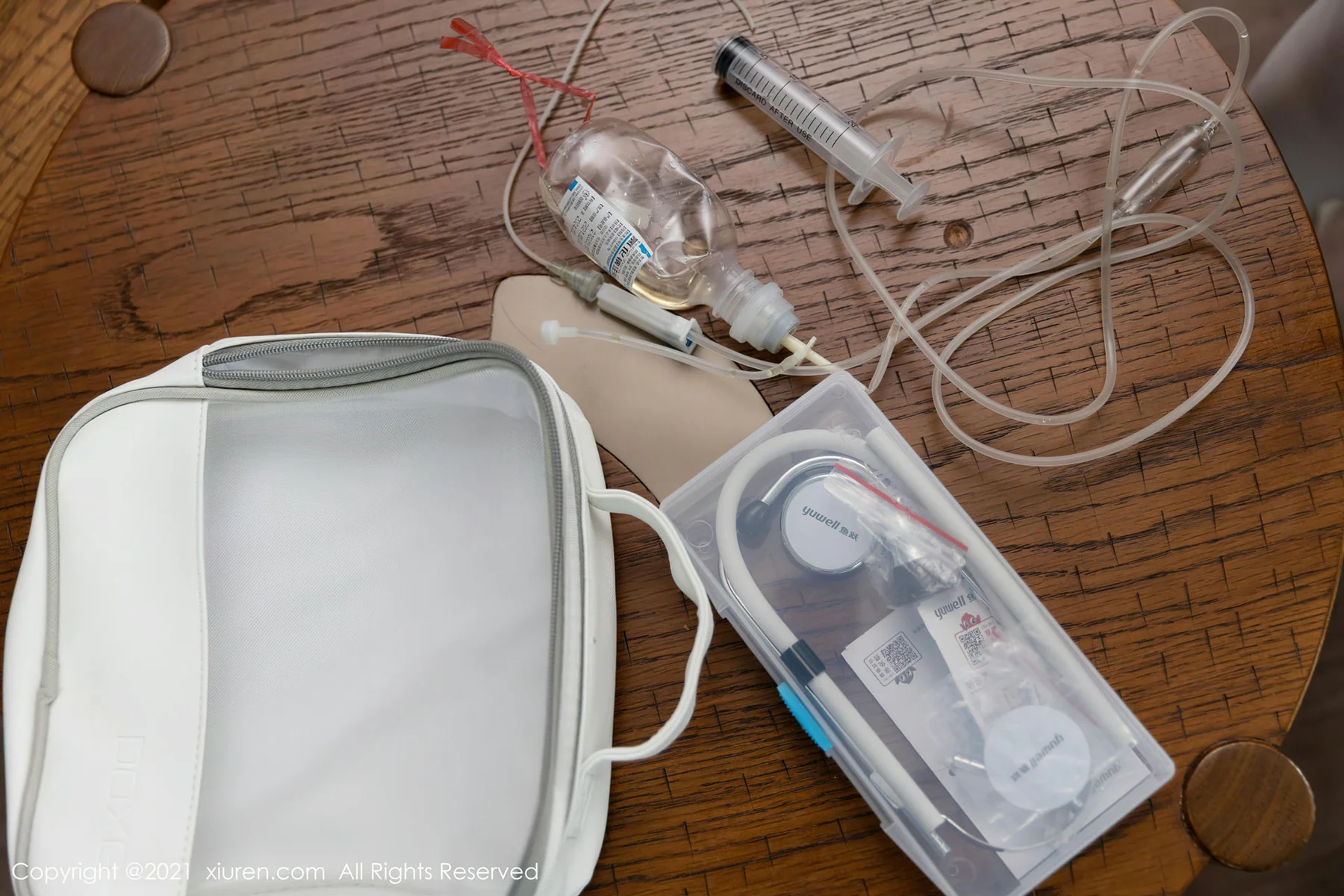 XiuRen 秀人 No.4209 护士长与医师主题 王雨纯和允爾 模特合集 - 1