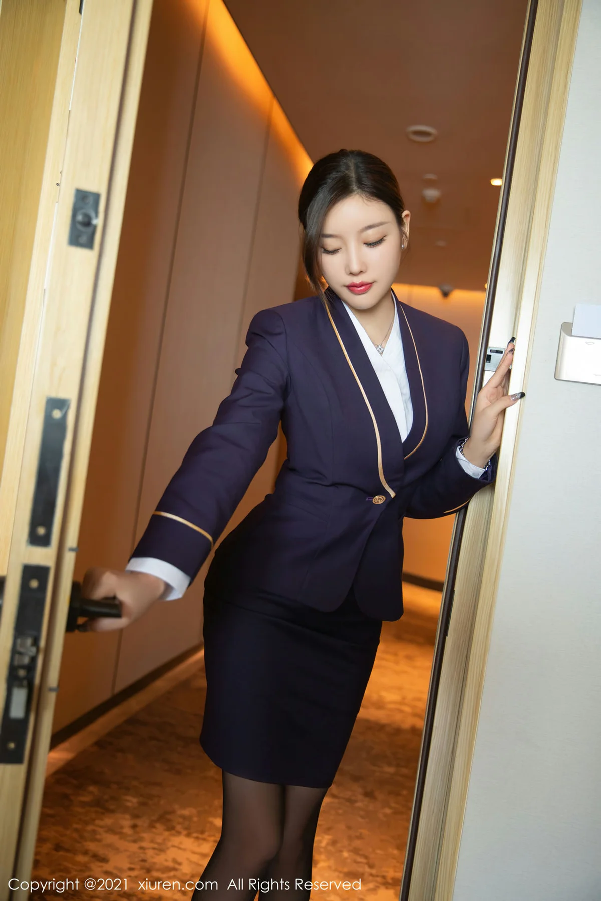 XiuRen 秀人 No.4231 空姐共饮主题 杨晨晨Yome 私房写真1 - 3