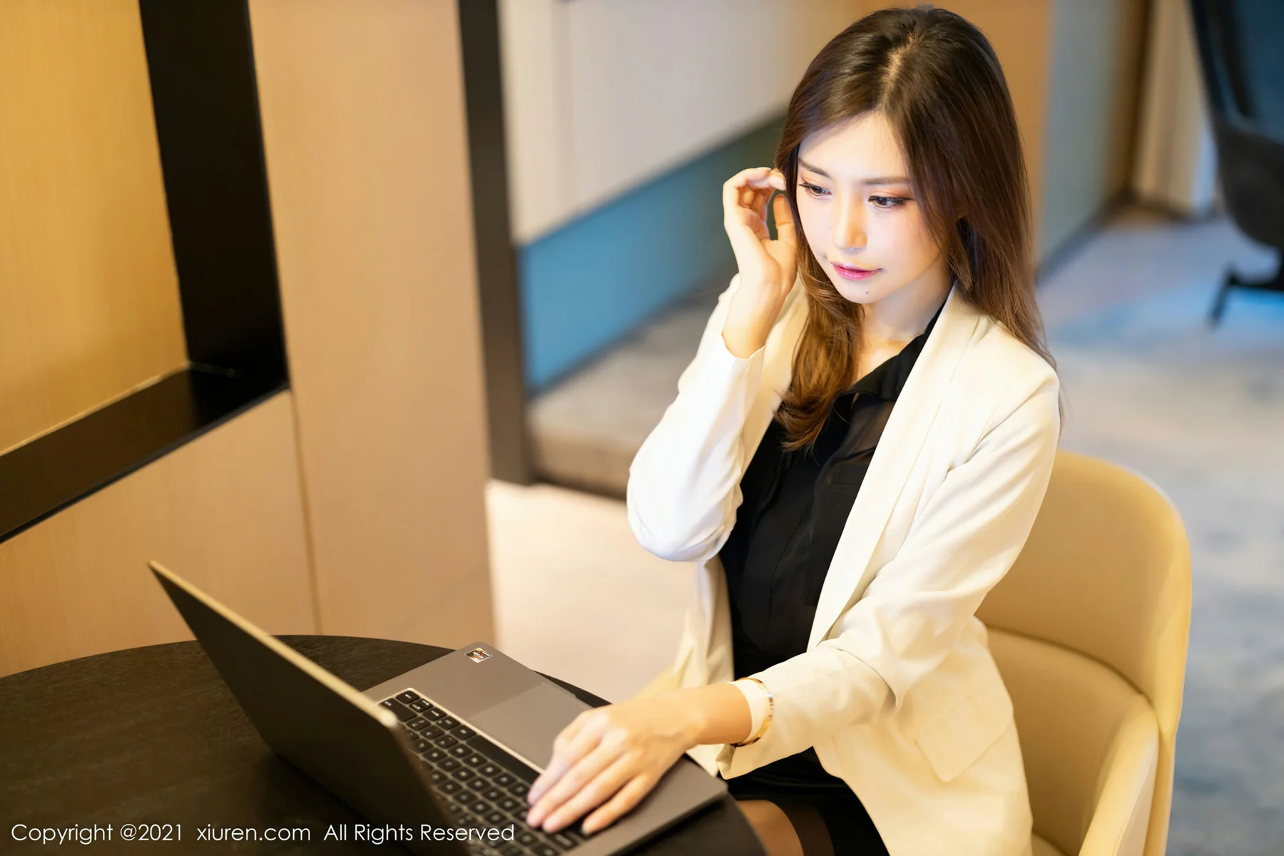 XiuRen 秀人 No.4285 职业秘书 绮里嘉ula 性感写真11 - 6