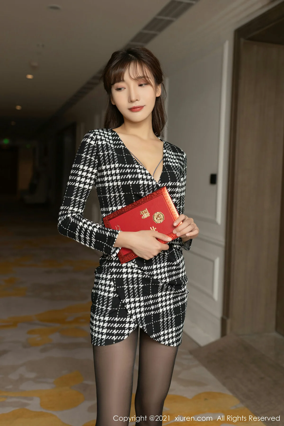 XiuRen 秀人 No.4292 玉体女神 陆萱萱 重庆旅拍222 - 2