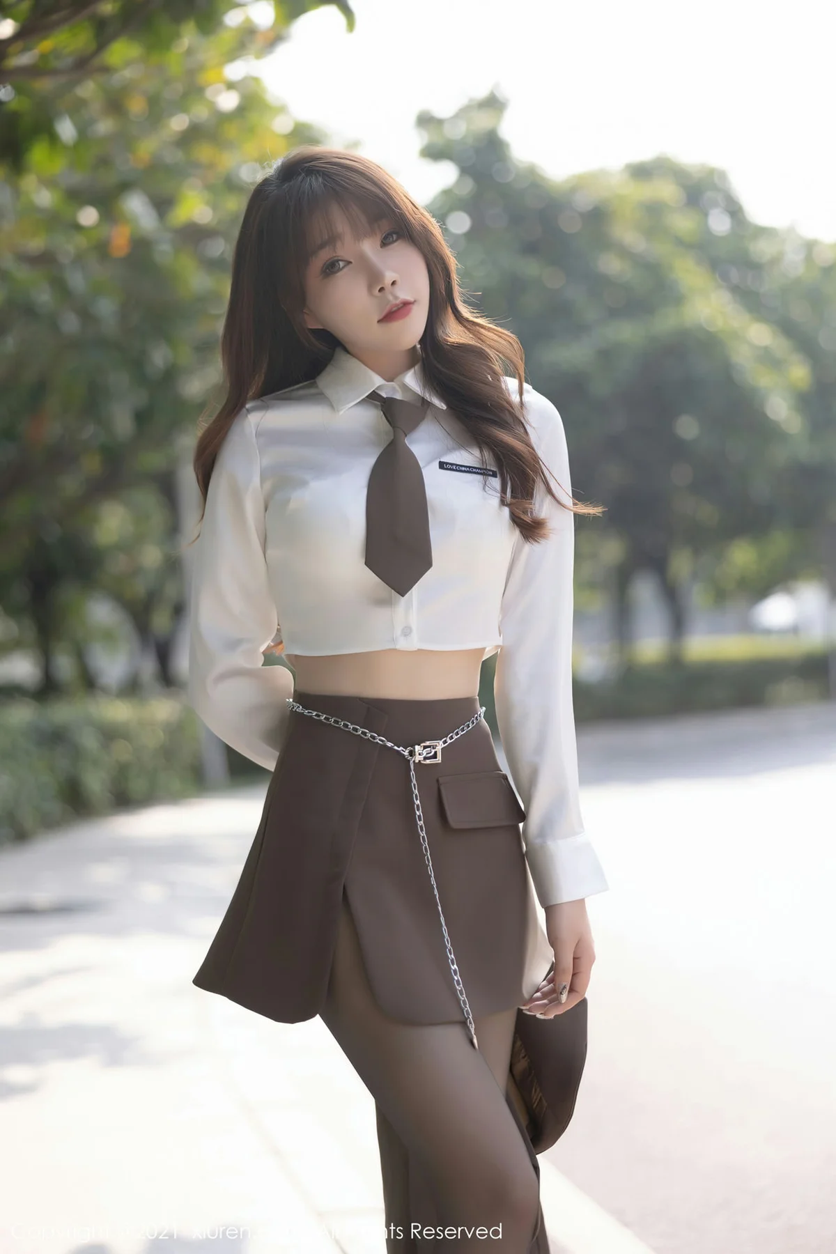 XiuRen 秀人 No.4299 棕色超短裙 芝芝Booty 性感写真1 - 8