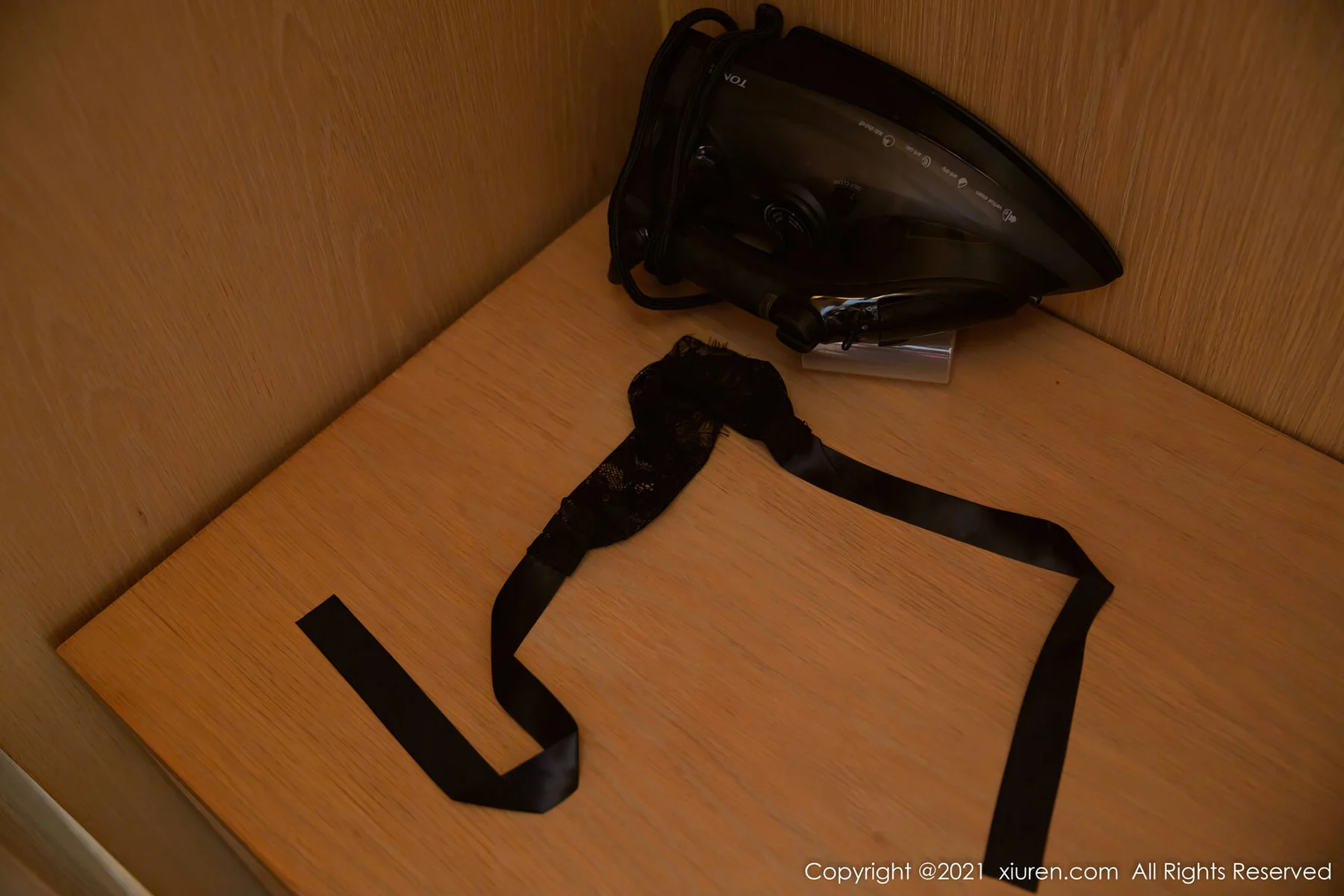 XiuRen 秀人 No.4334 柜里的秘密 一颗甜蛋黄a 性感写真1 - 2