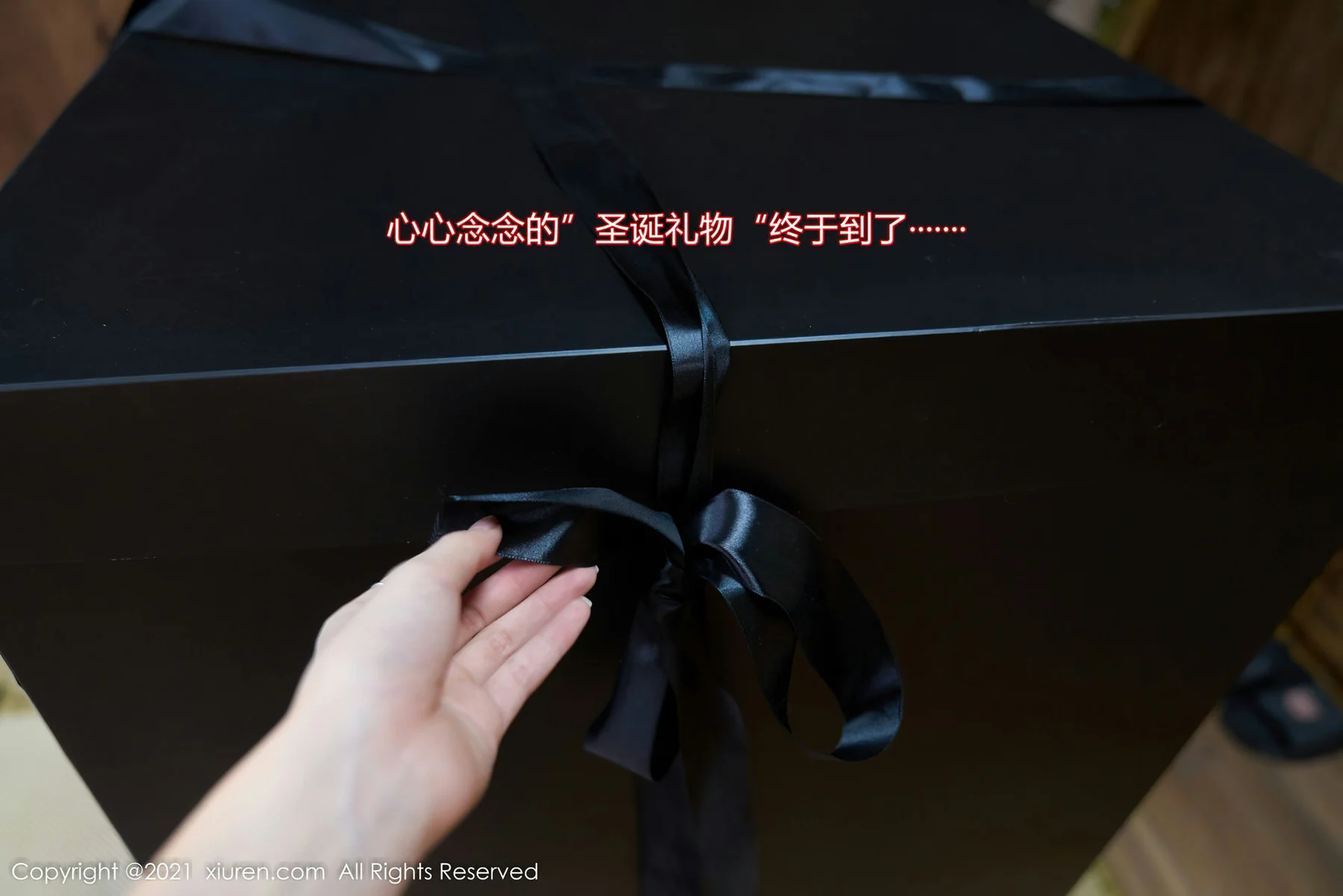 XiuRen 秀人 No.4385 红色丝带 周于希Sally 性感写真 - 1