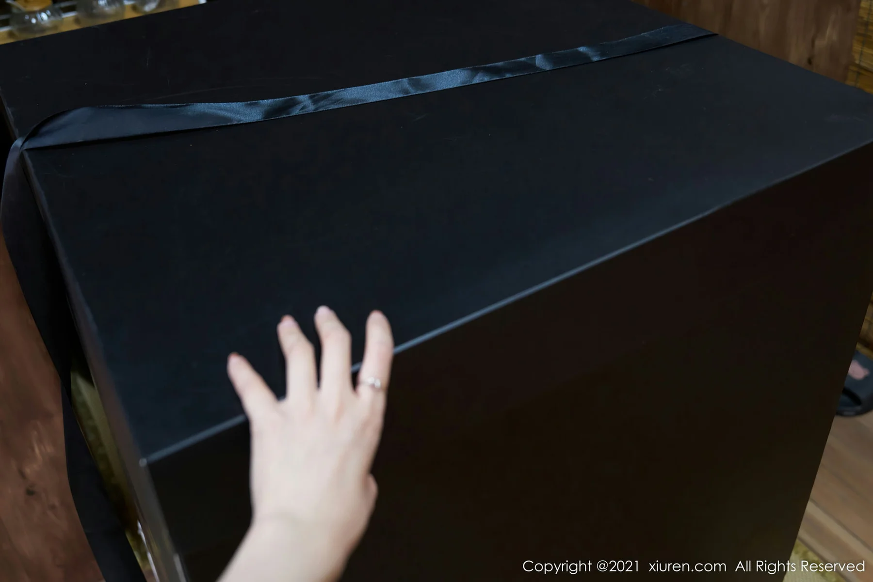 XiuRen 秀人 No.4385 红色丝带 周于希Sally 性感写真 - 9