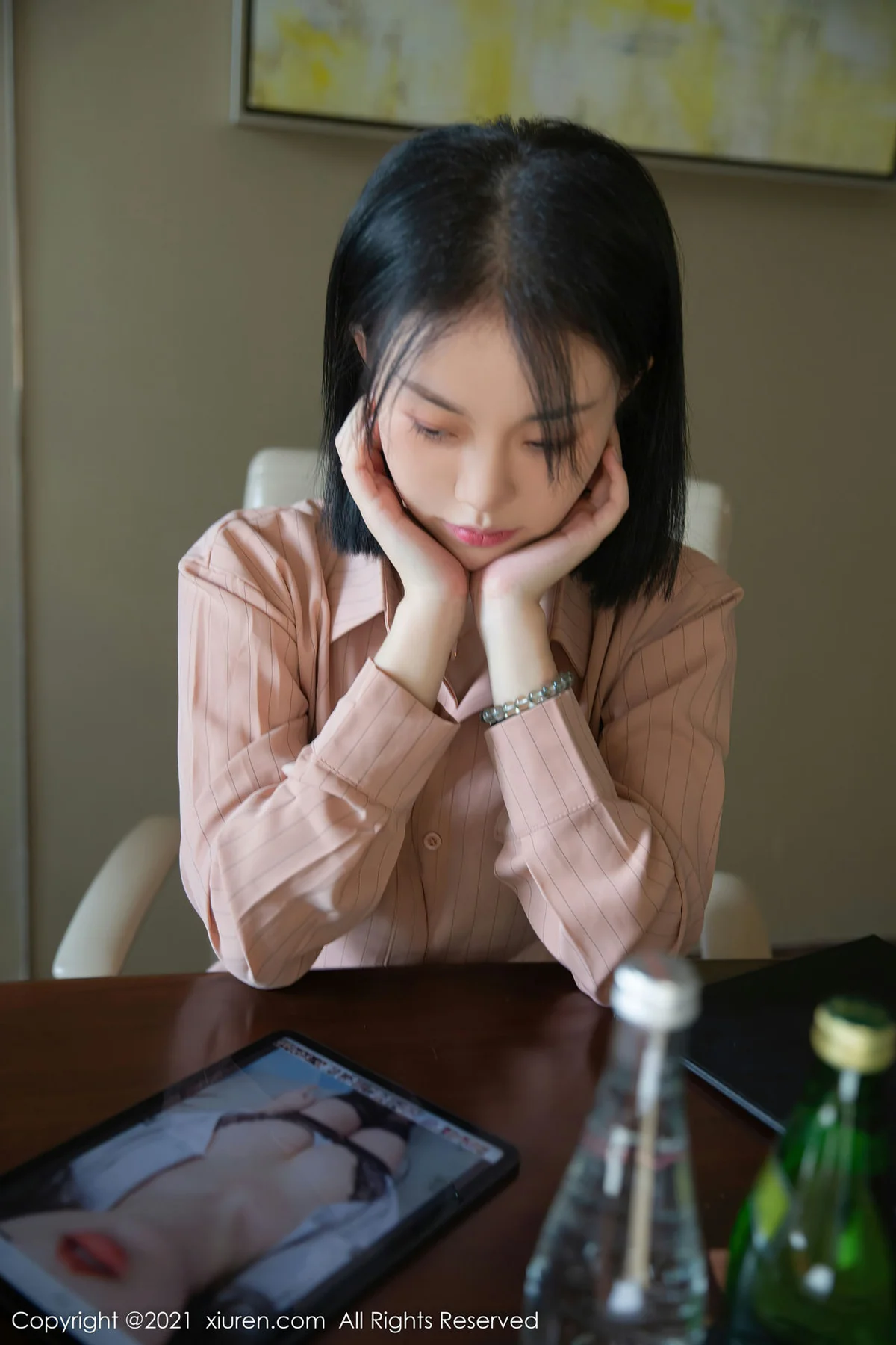 XiuRen 秀人 No.4393 原色丝袜玉体 一颗甜蛋黄a 性感写真1 - 8