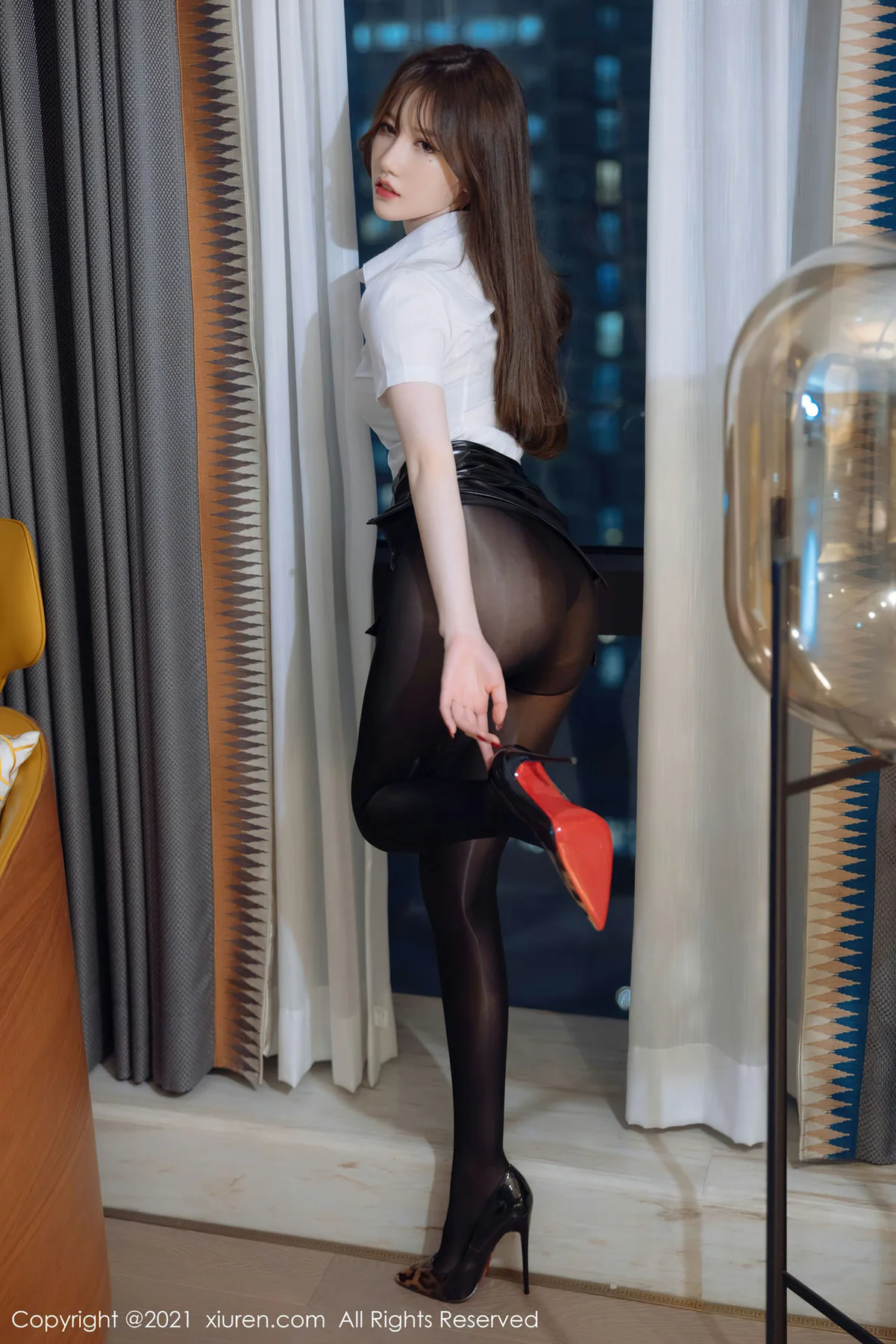 XiuRen 秀人 No.4395 黑色皮裙  美桃酱 性感写真222 - 10