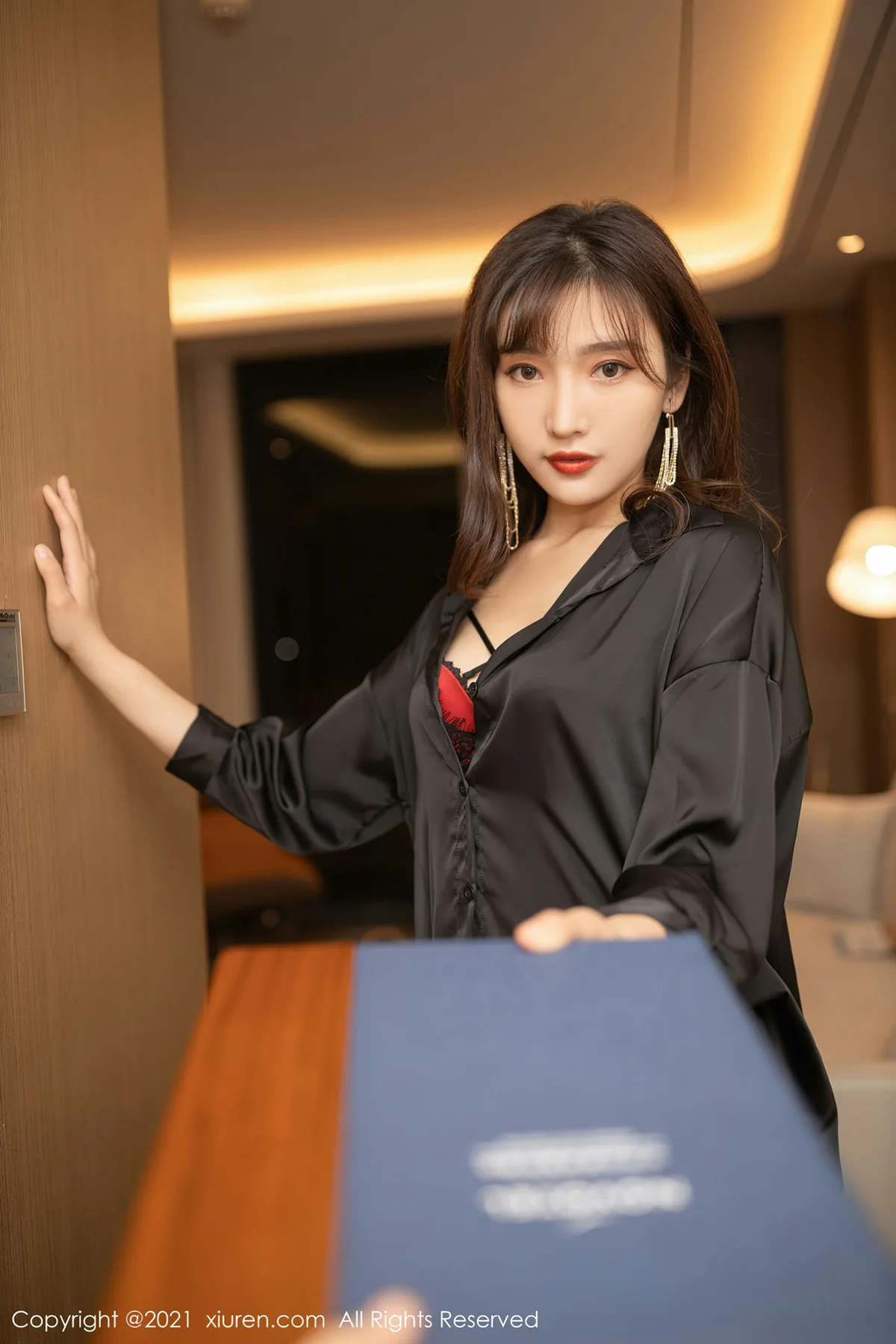 XiuRen 秀人 No.4396 和同事出差题材 陆萱萱 性感写真1 - 1