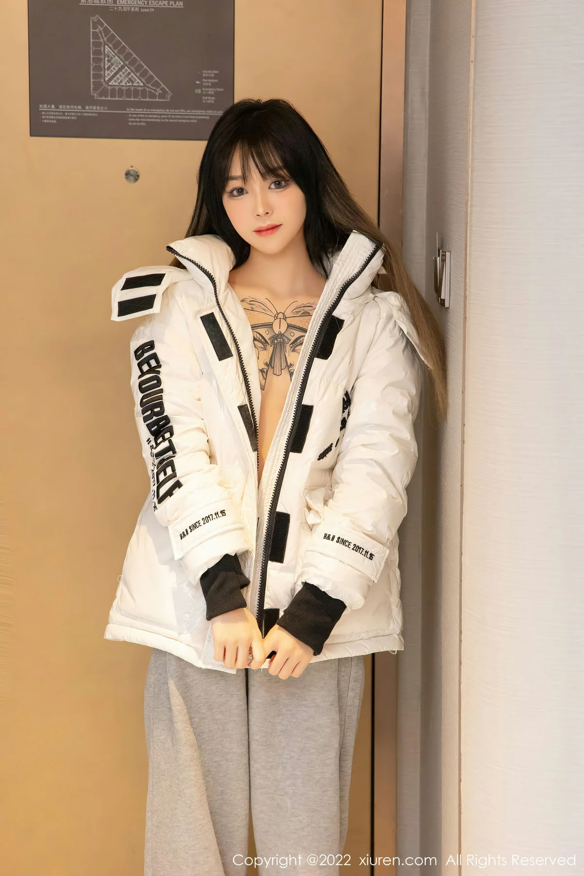 XiuRen 秀人 No.4470 极致美腿 奶瓶. 性感写真1 - 9