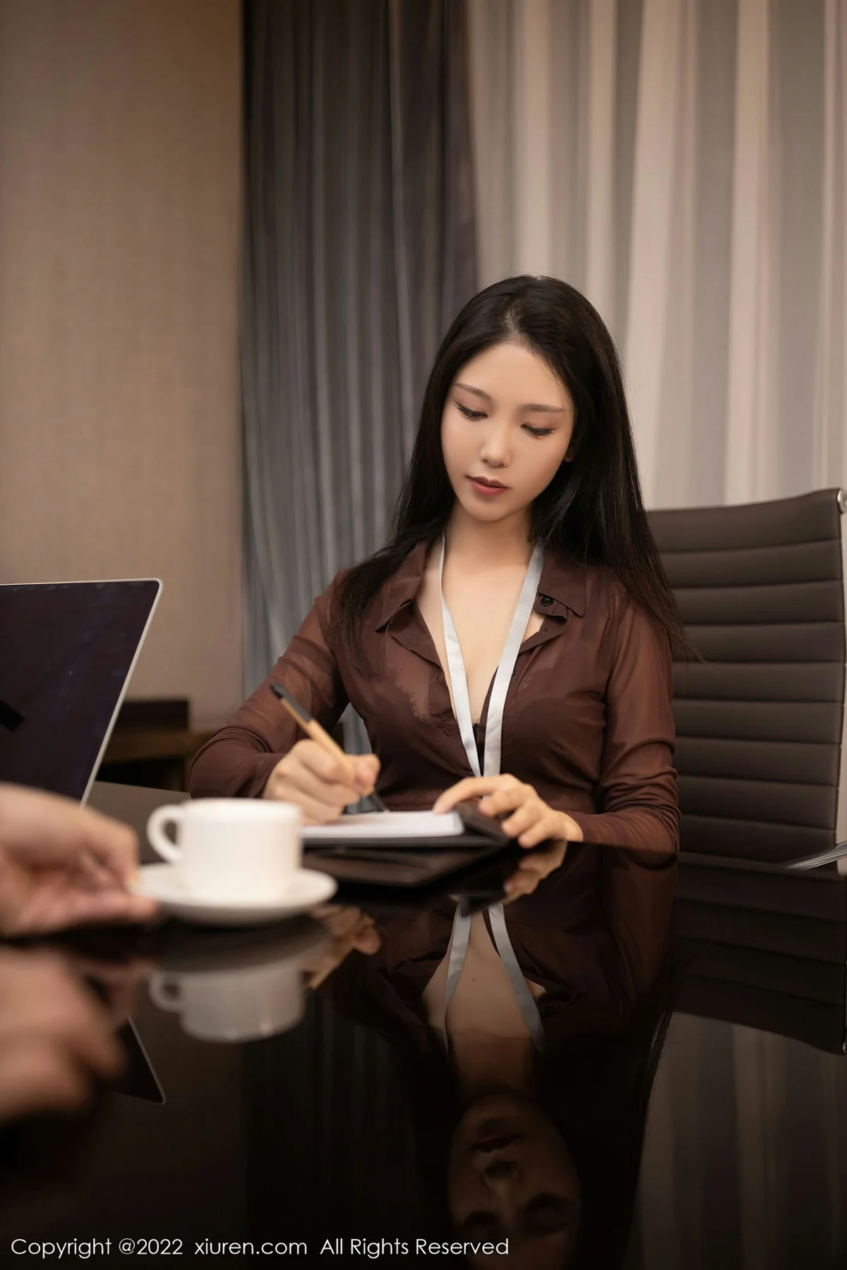 XiuRen 秀人 No.4479 诱人蕾丝秘书角色 抖娘利世 第三套写真1 - 4