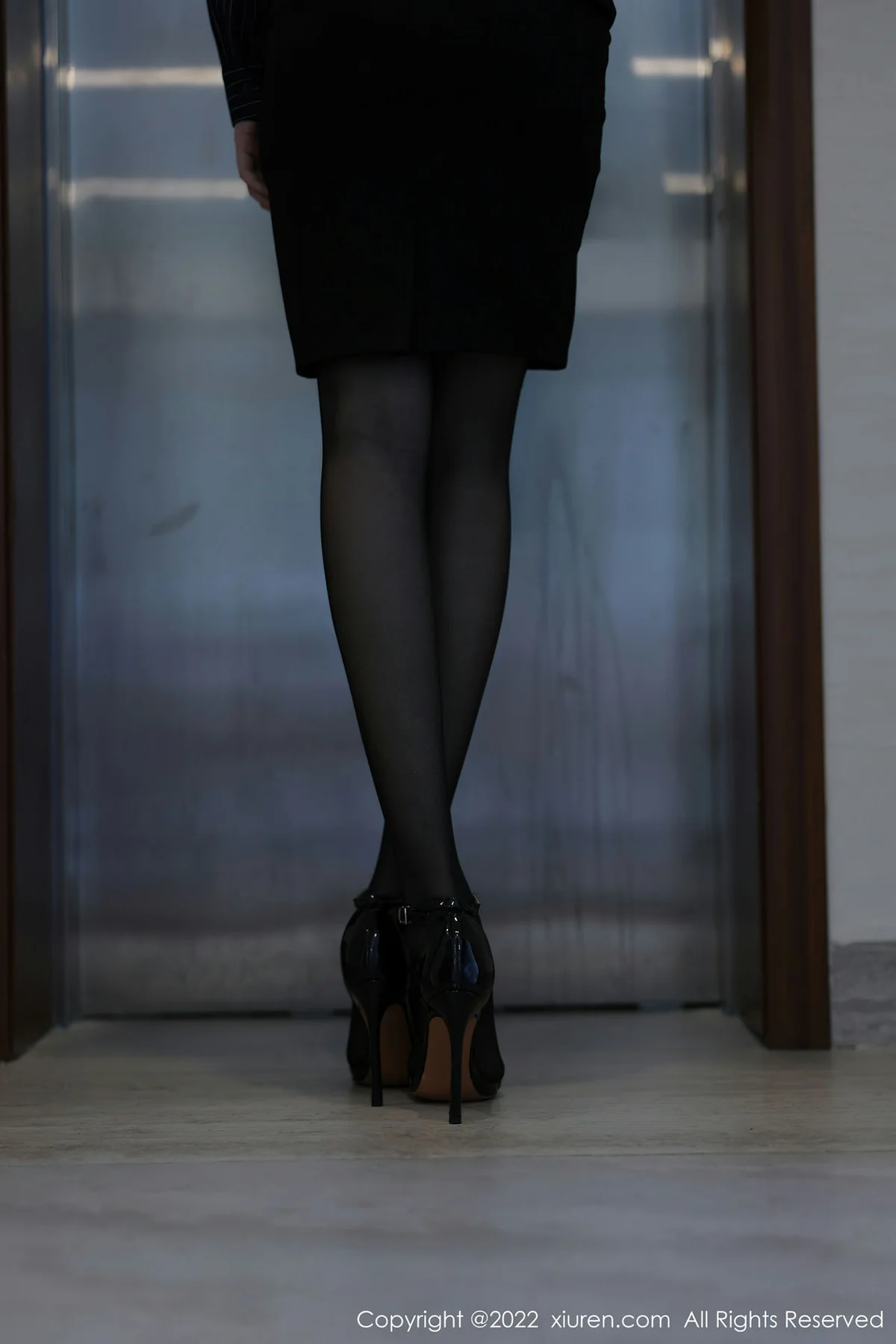 XiuRen 秀人 No.4513 电梯间艳遇 summer宝宝 性感写真 - 2