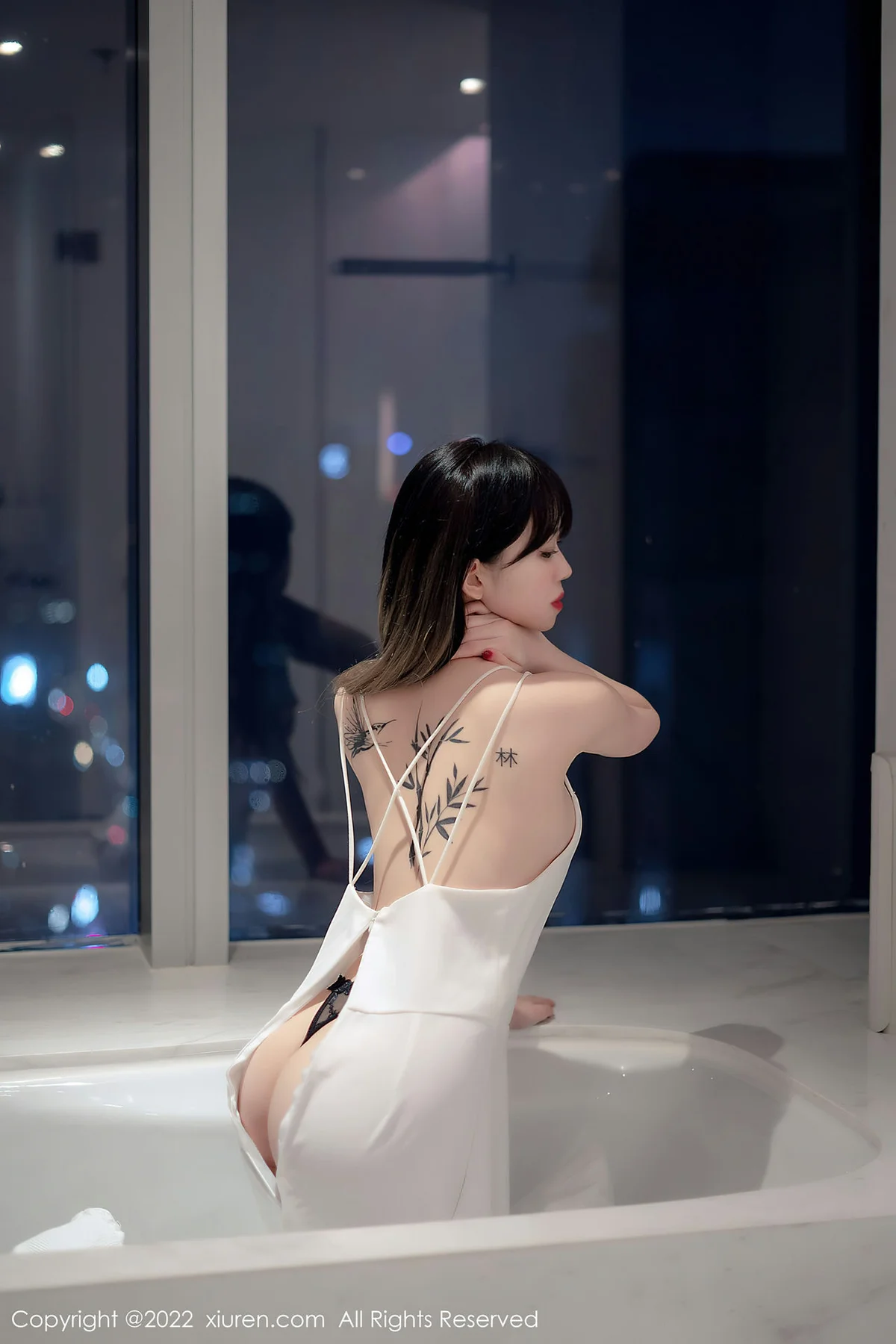 XiuRen 秀人 No.4611 轻透薄纱吊带 奶瓶. 性感写真3 - 2