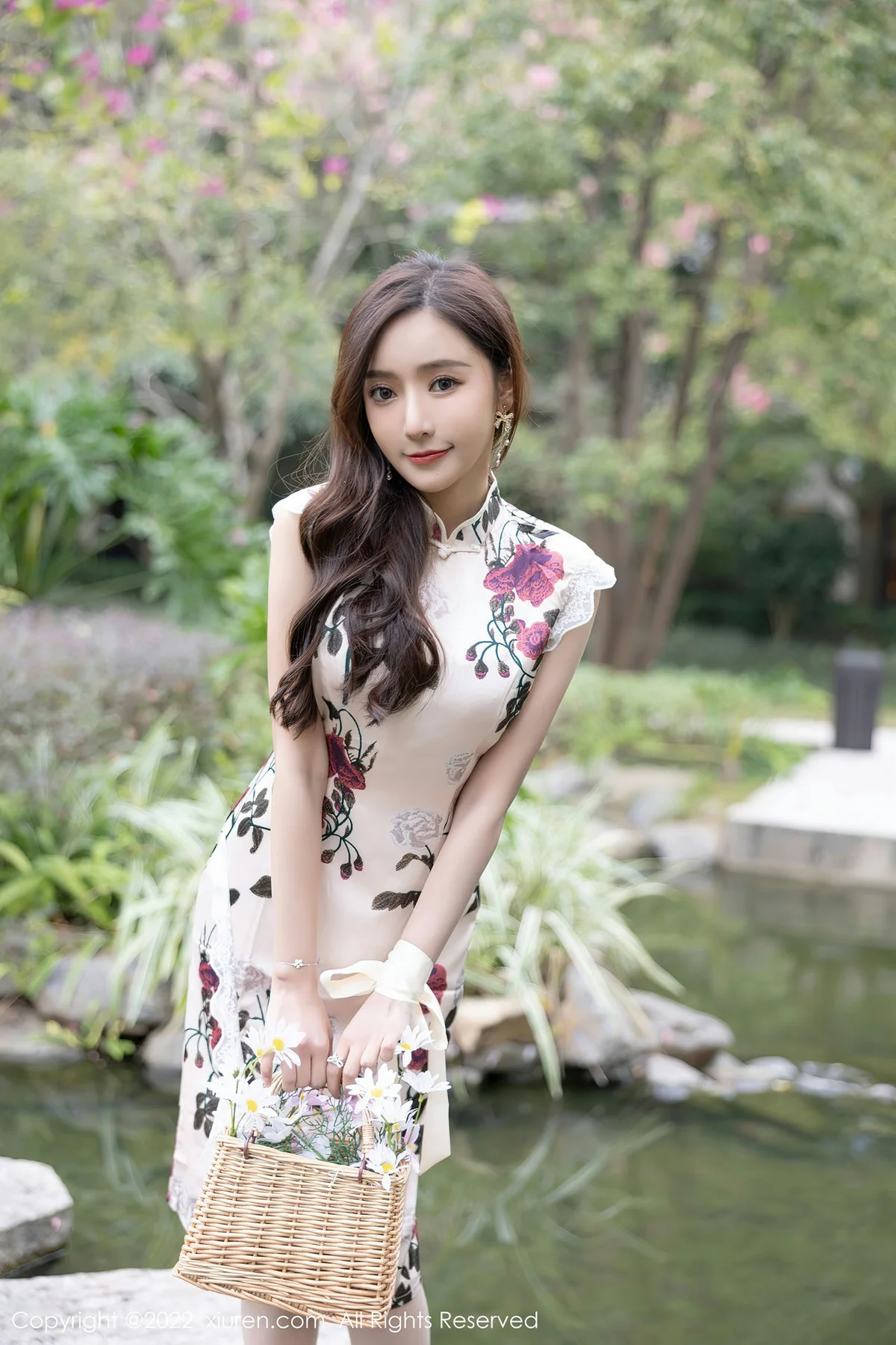 XiuRen 秀人 No.4688 花纹旗袍 王馨瑶yanni 性感写真1 - 2