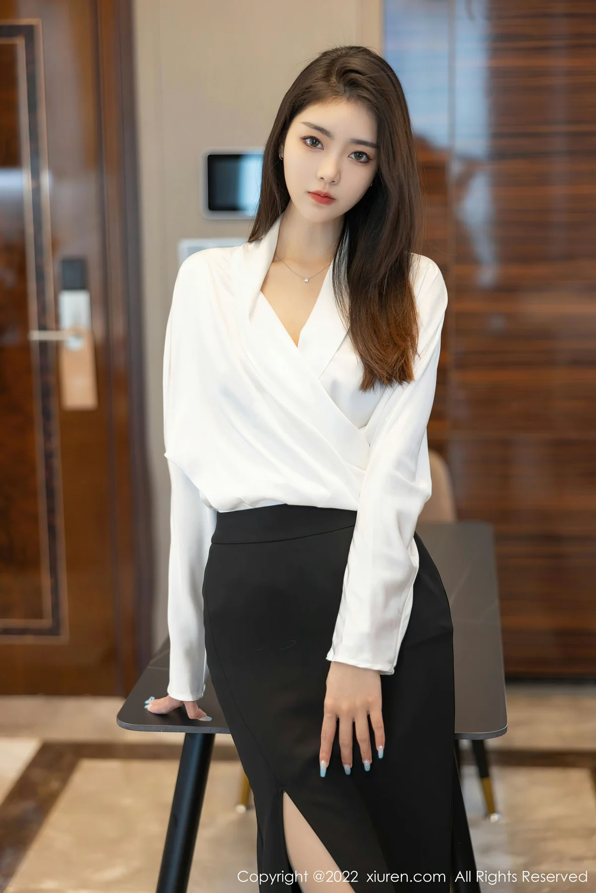 XiuRen 秀人 No.4869 妩媚十足 可樂Vicky 性感写真22 - 3