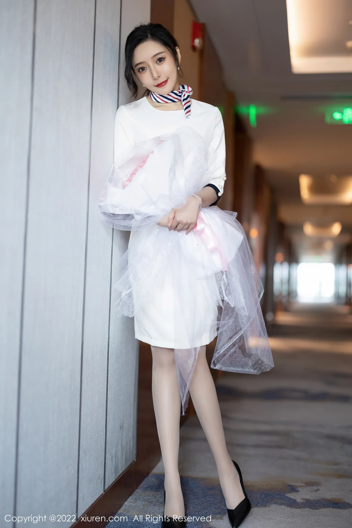 XiuRen 秀人 No.4963 连衣短裙 王馨瑶yanni 性感写真1 - 5