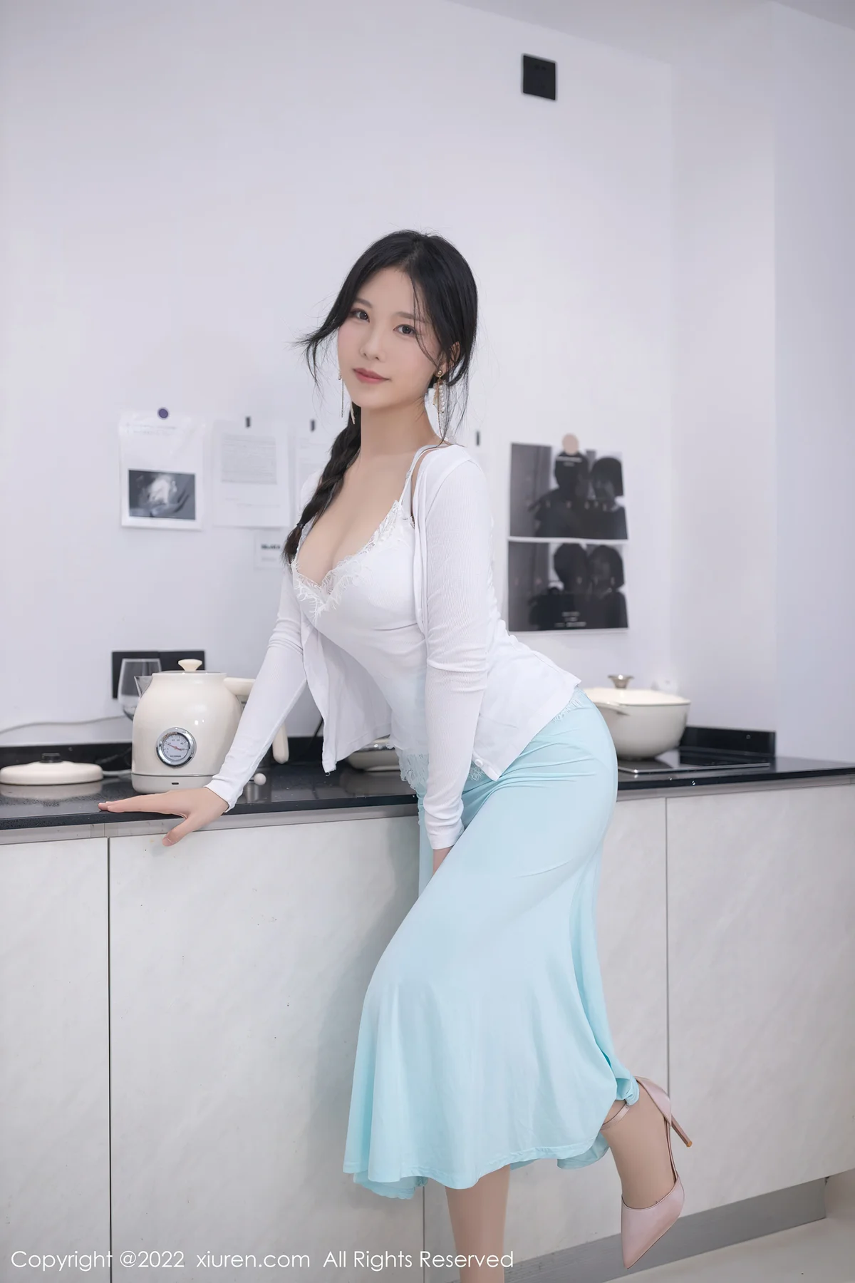 XiuRen 秀人 No.4994 人妻拍摄主题 利世 性感写真1 - 3