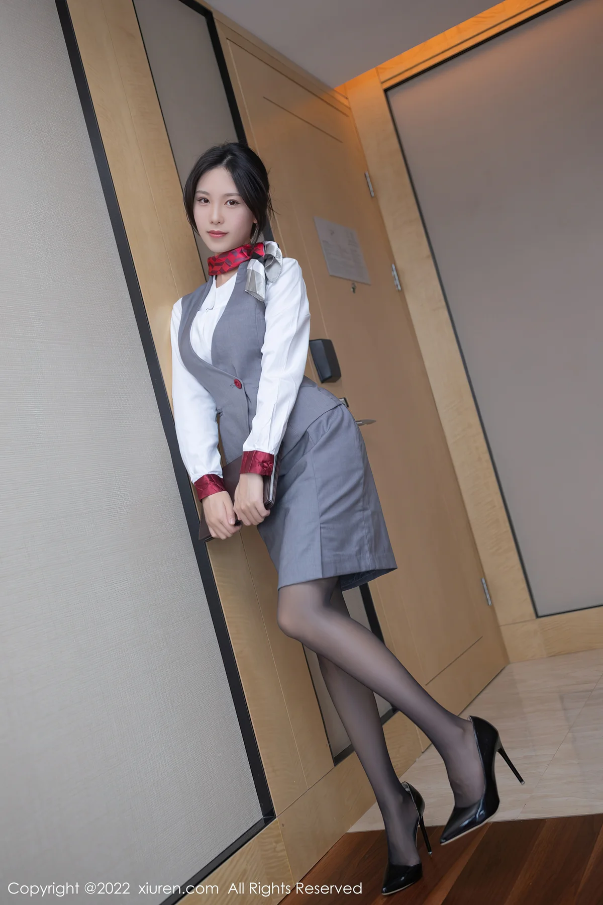 XiuRen 秀人 No.5027 空姐制服拍摄 利世 性感写真1 - 1