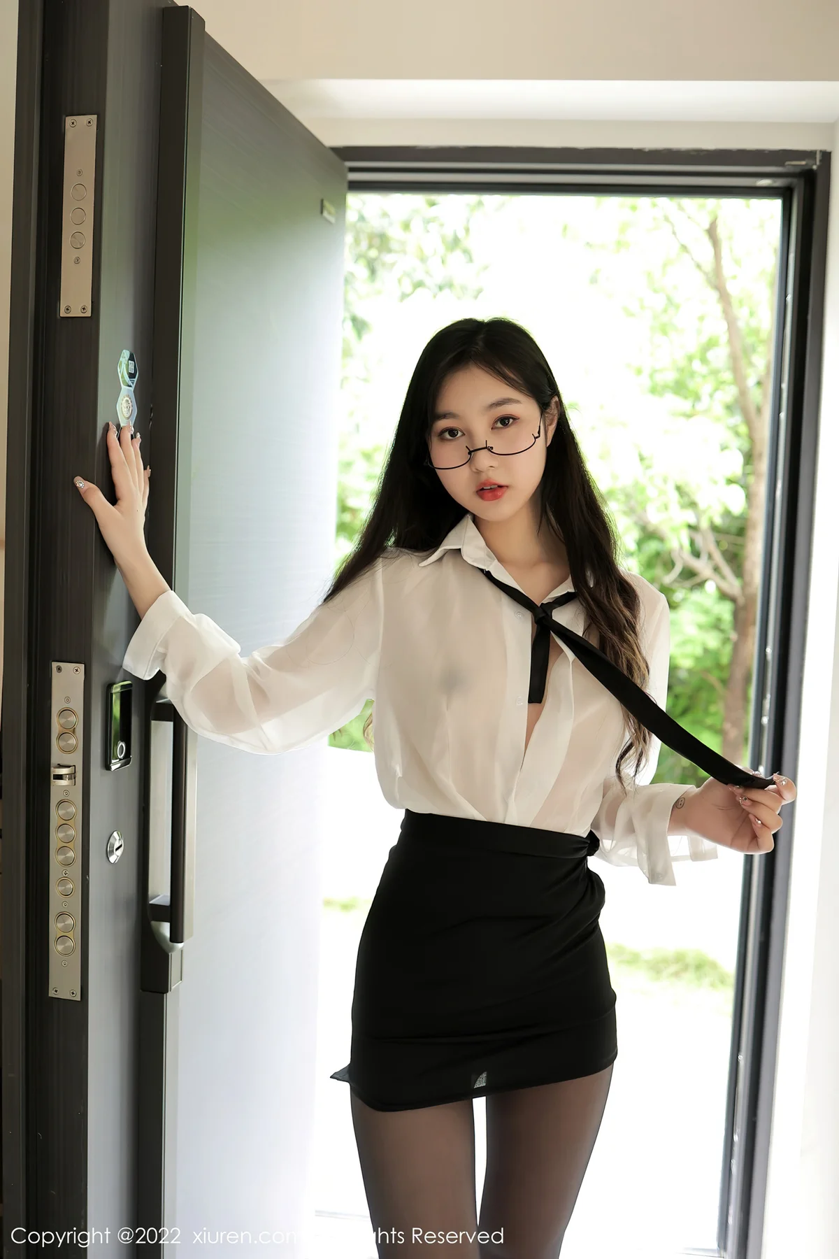 XiuRen 秀人 No.5117 眼镜萝莉 谢晚晚 性感写真22 - 3