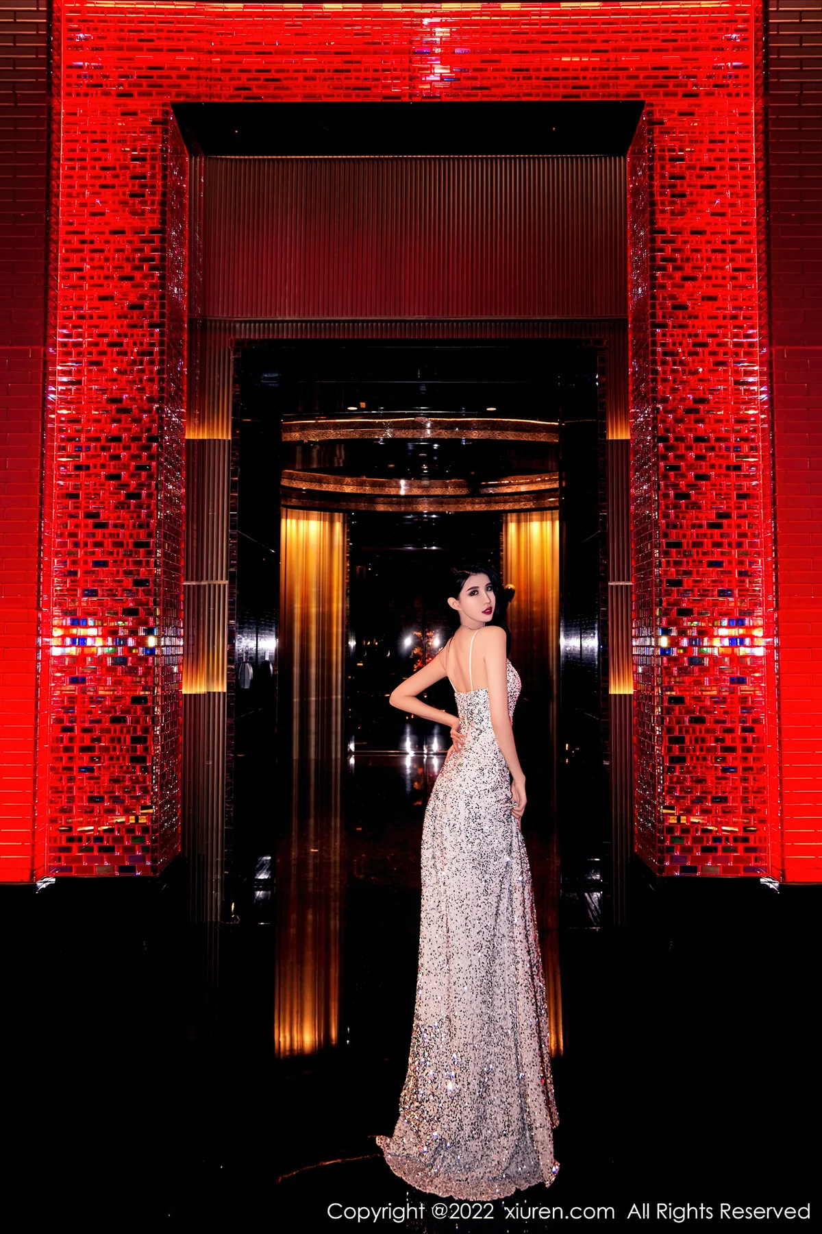 XiuRen 秀人 No.5121 银色礼裙 葛征 净高184cm旅拍 - 1