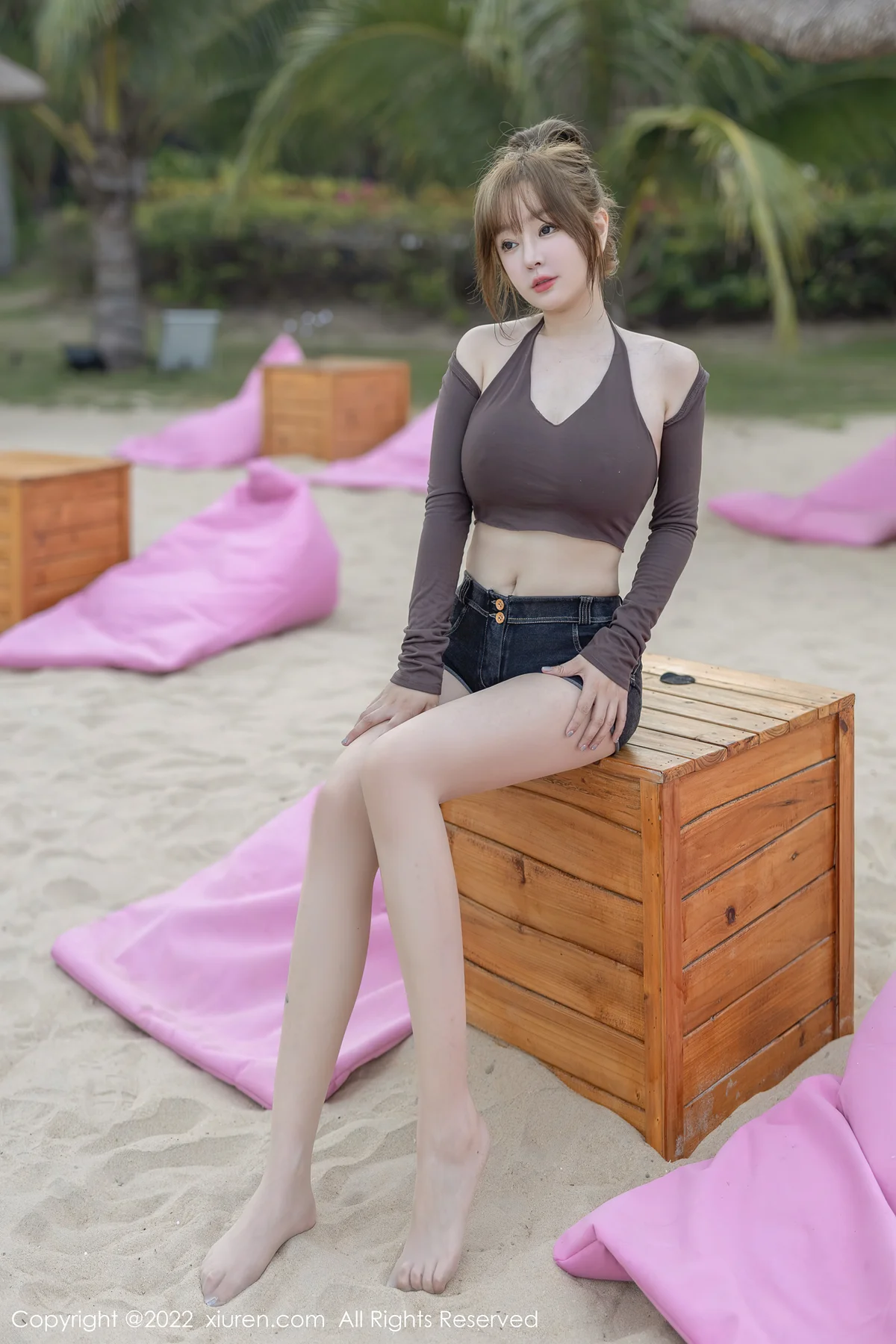 XiuRen 秀人 No.5281 收身短款上衣 王雨纯 海南万宁旅拍1 - 2