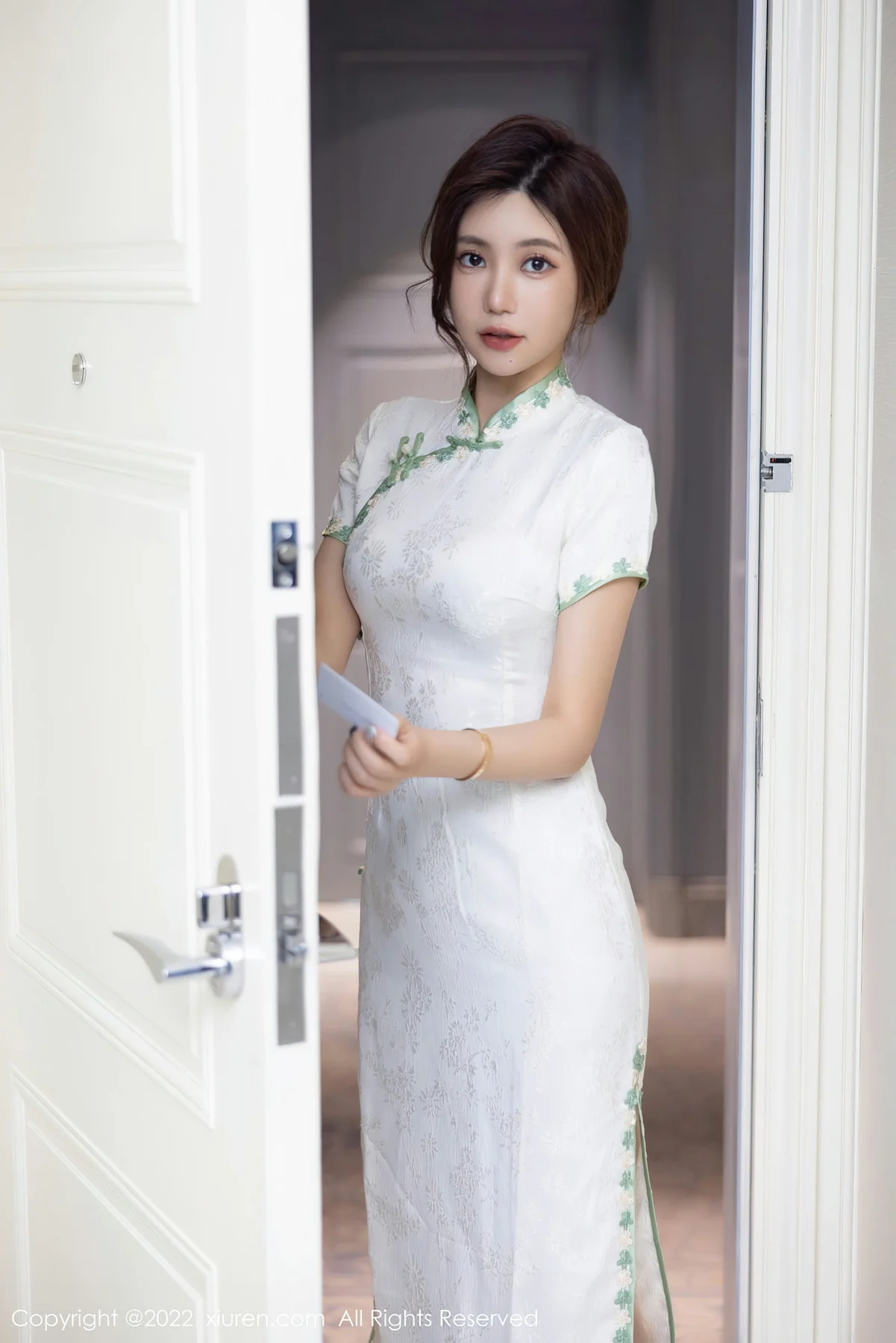 XiuRen 秀人 No.5468 白色旗袍 绮里嘉ula 海南心愿旅拍1 - 4