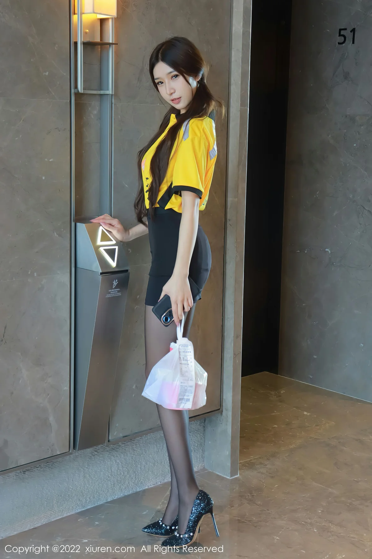 XiuRen 秀人 No.5481 美团外卖员角色扮演 hebe韩心雨 香格里拉旅拍33 - 7