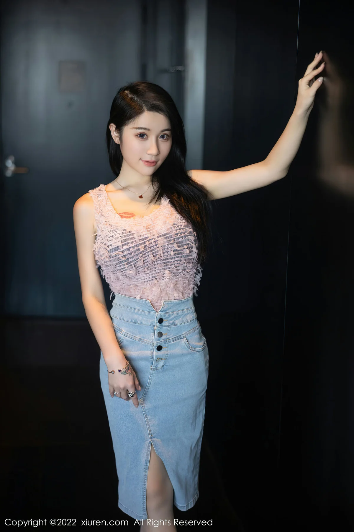 XiuRen 秀人 No.5489 原色丝袜 美七Mia 西双版纳旅拍 - 1