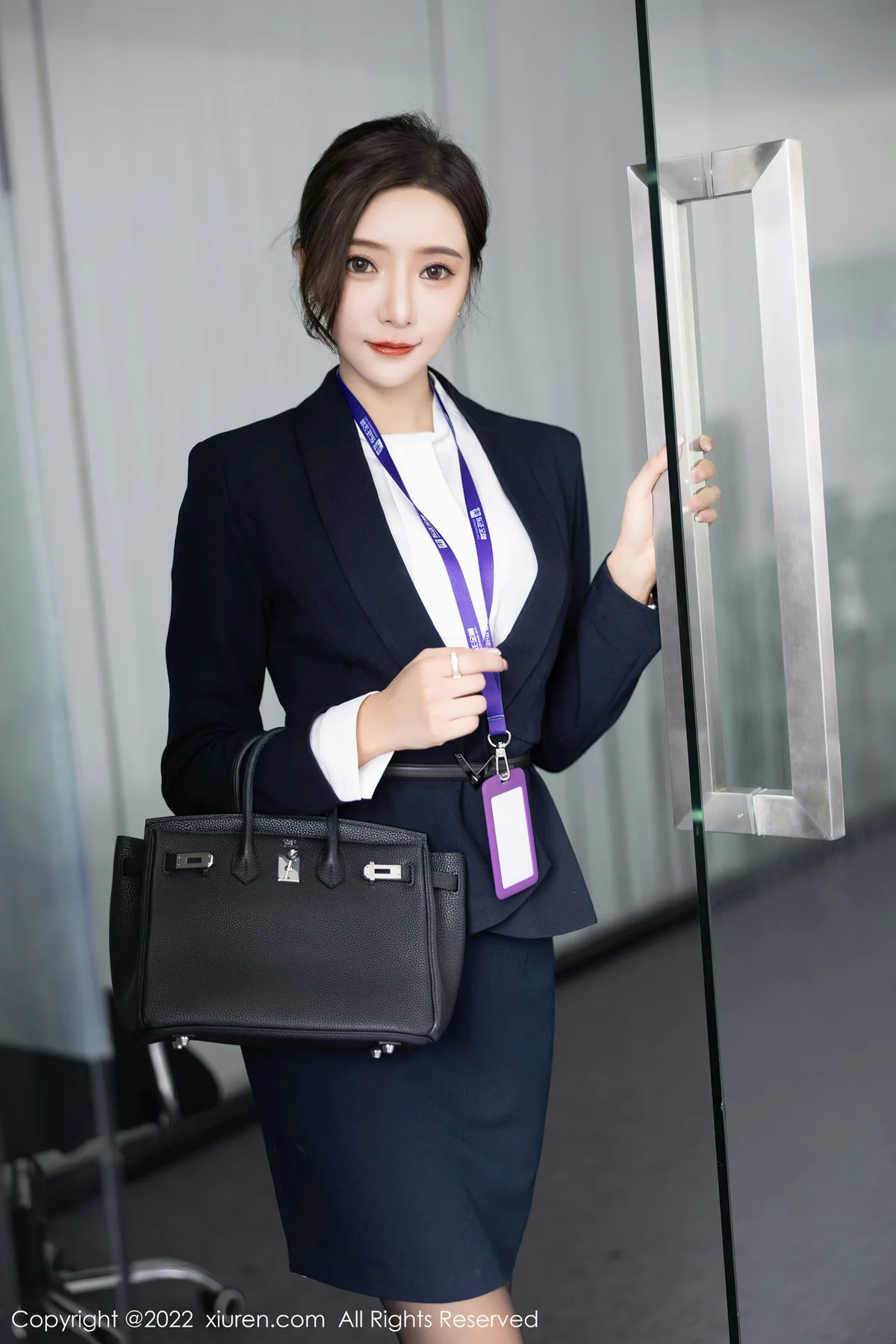 XiuRen 秀人 No.5563 王馨瑶yanniOL职业装 性感写真1 - 3