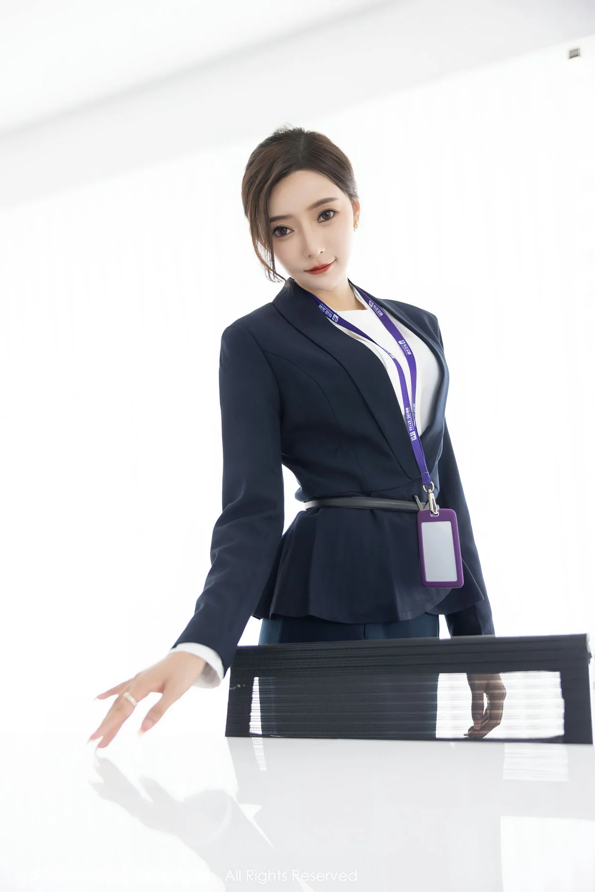 XiuRen 秀人 No.5563 王馨瑶yanniOL职业装 性感写真1 - 8