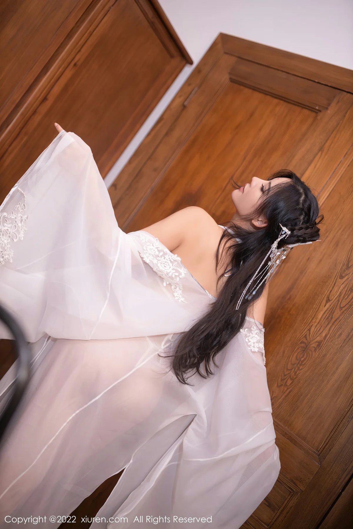 XiuRen 秀人 No.5573 就是阿朱啊 肚兜丁字裤甜点 - 2