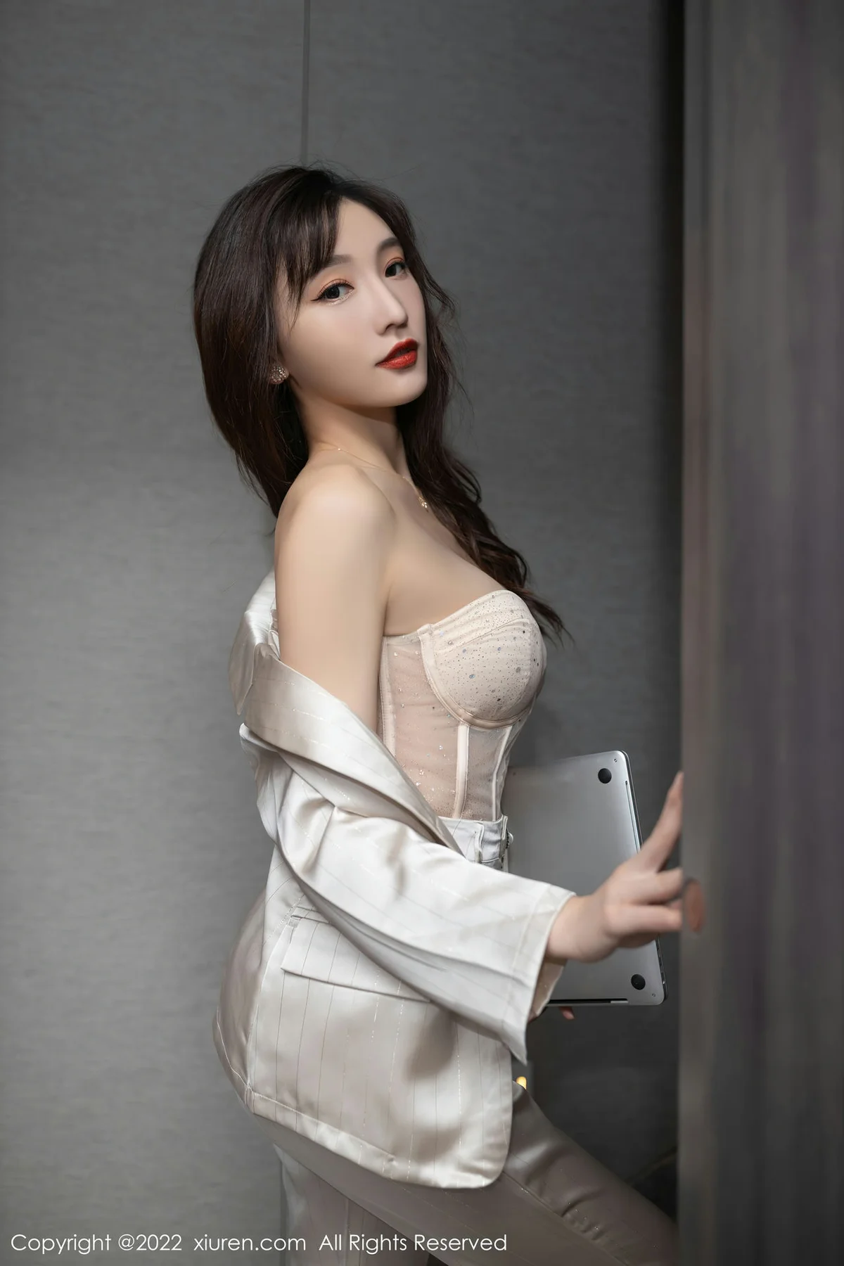 XiuRen 秀人 No.5594 陆萱萱 金色职业装性感私房写真111 - 5