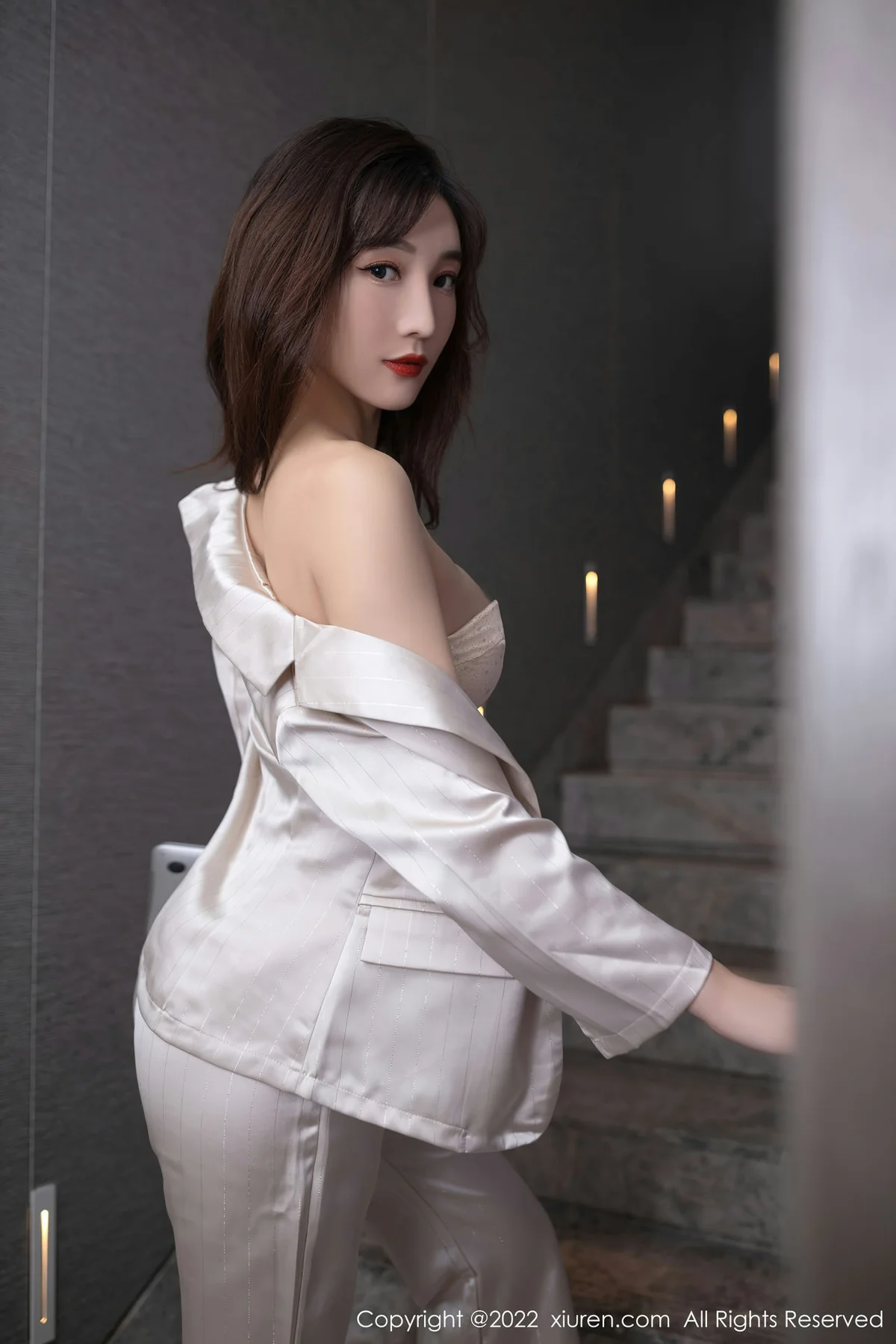 XiuRen 秀人 No.5594 陆萱萱 金色职业装性感私房写真111 - 6