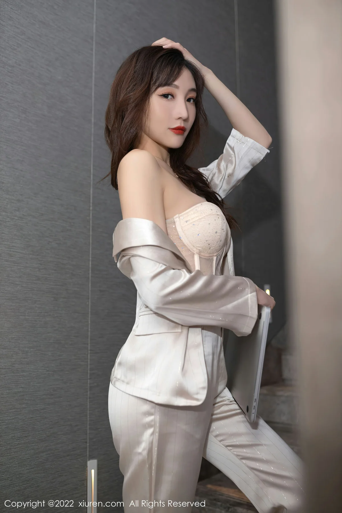 XiuRen 秀人 No.5594 陆萱萱 金色职业装性感私房写真111 - 7