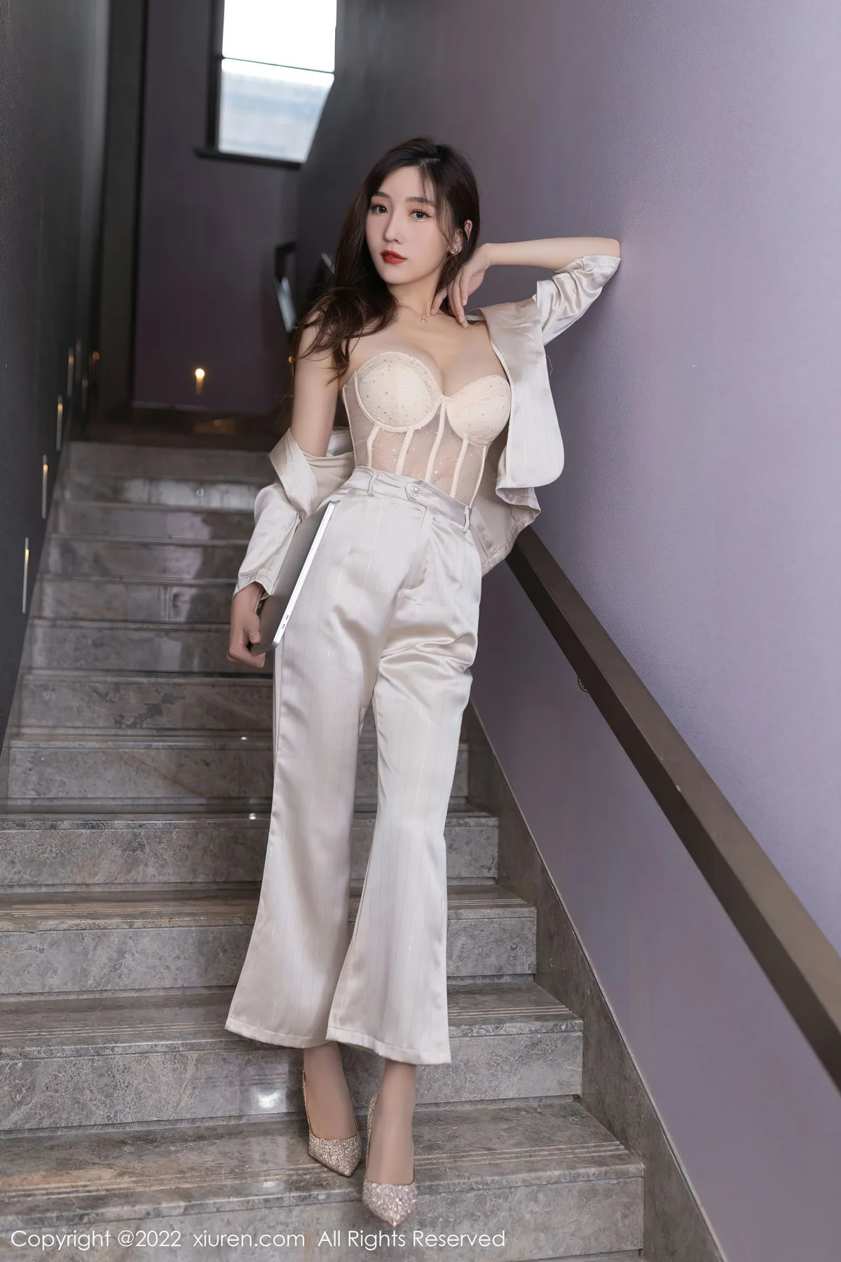 XiuRen 秀人 No.5594 陆萱萱 金色职业装性感私房写真111 - 9