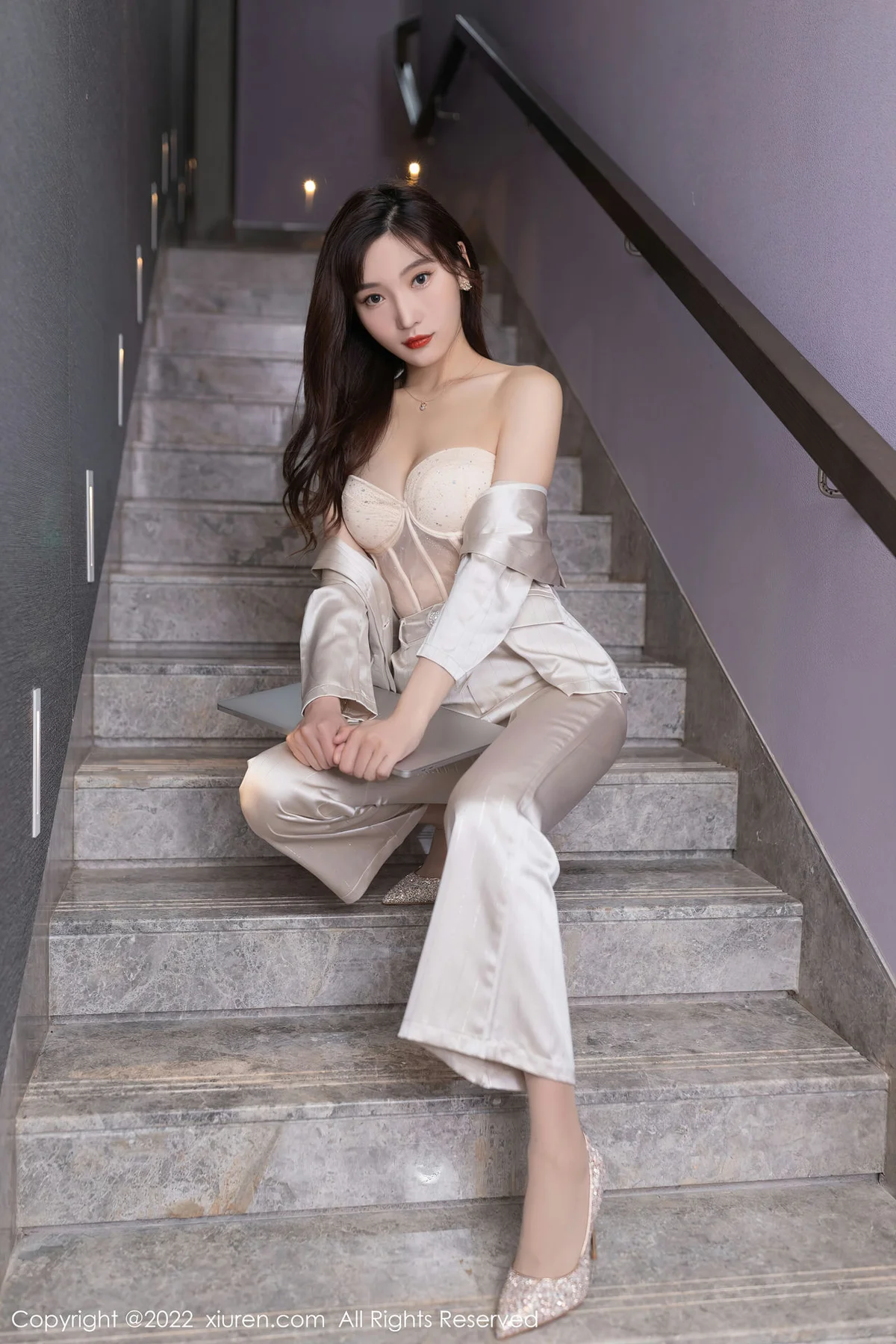 XiuRen 秀人 No.5594 陆萱萱 金色职业装性感私房写真111 - 10