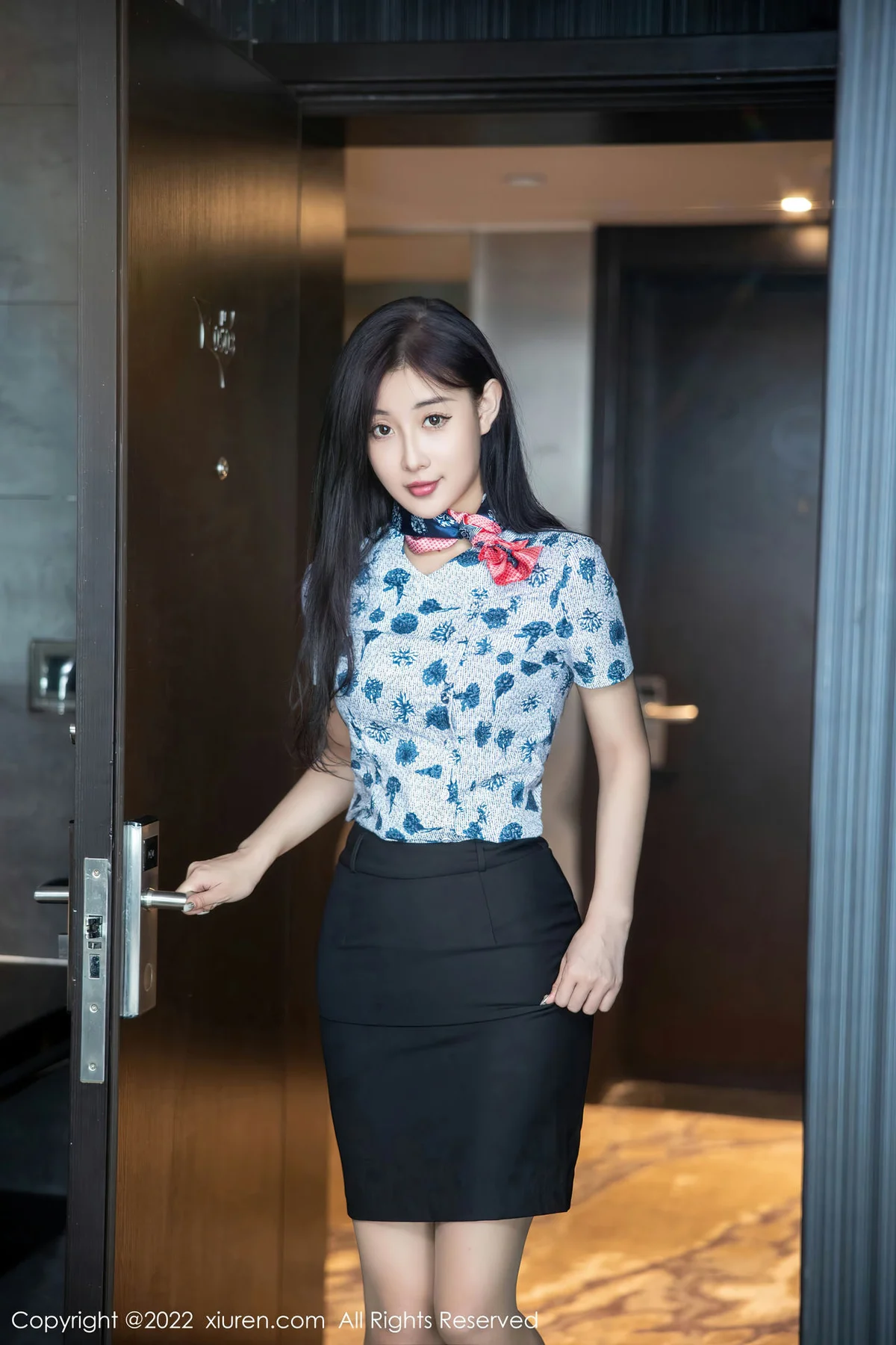 XiuRen 秀人 No.5618 顾楚楚maily 空姐制服清纯甜美第二套写真 - 4