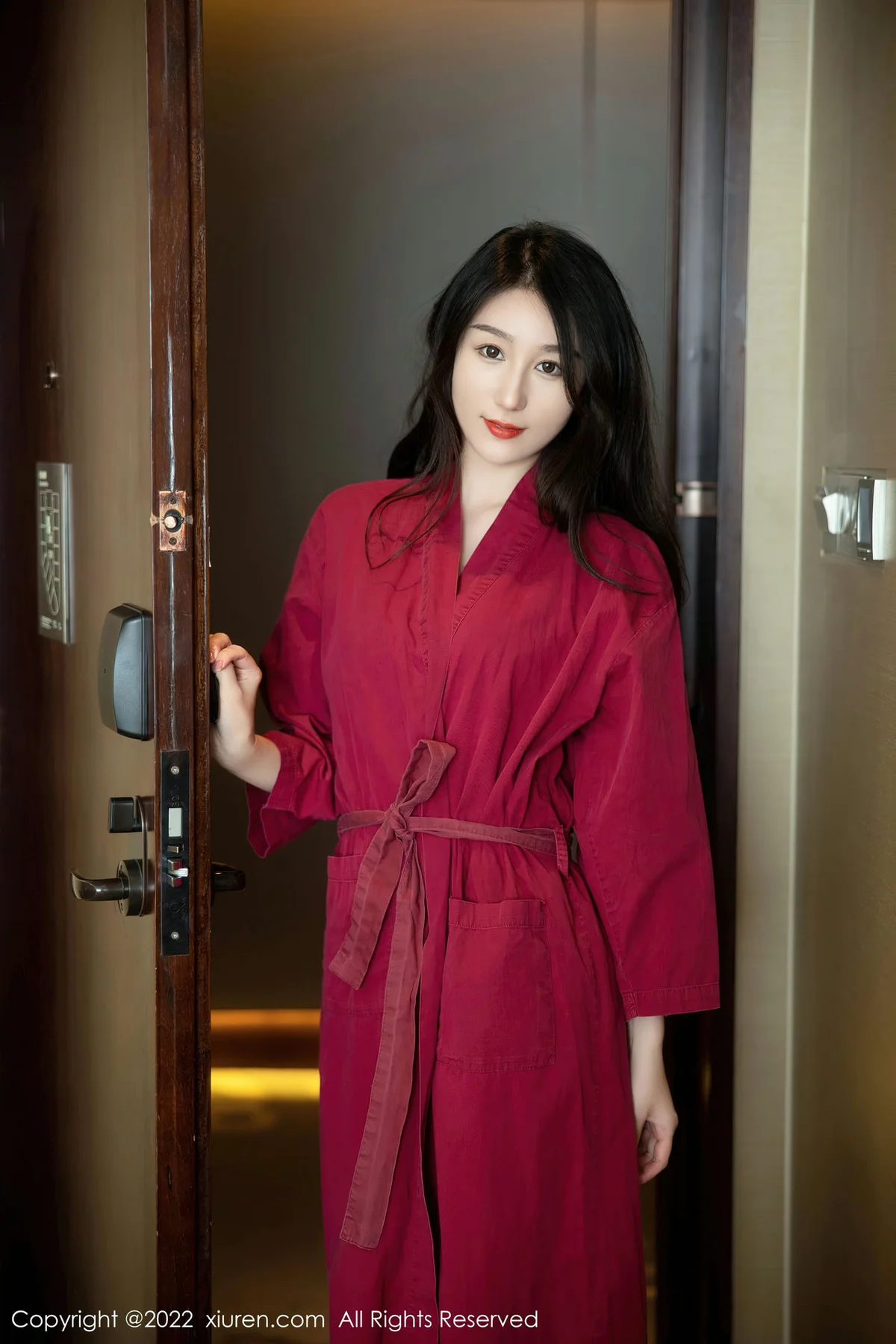 XiuRen 秀人 No.5624 薇薇酱 新人首套写真红色浴袍 - 1