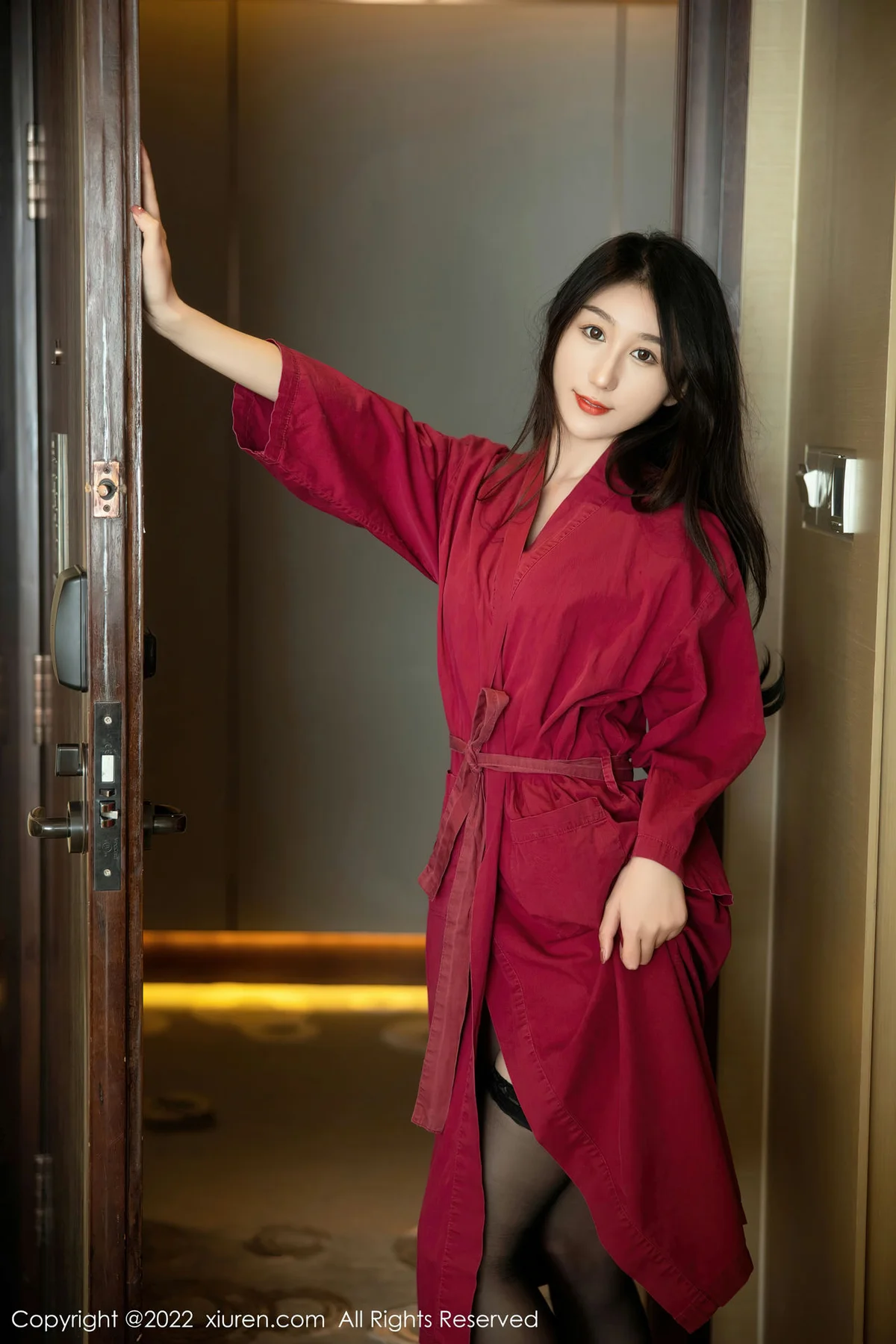 XiuRen 秀人 No.5624 薇薇酱 新人首套写真红色浴袍 - 3