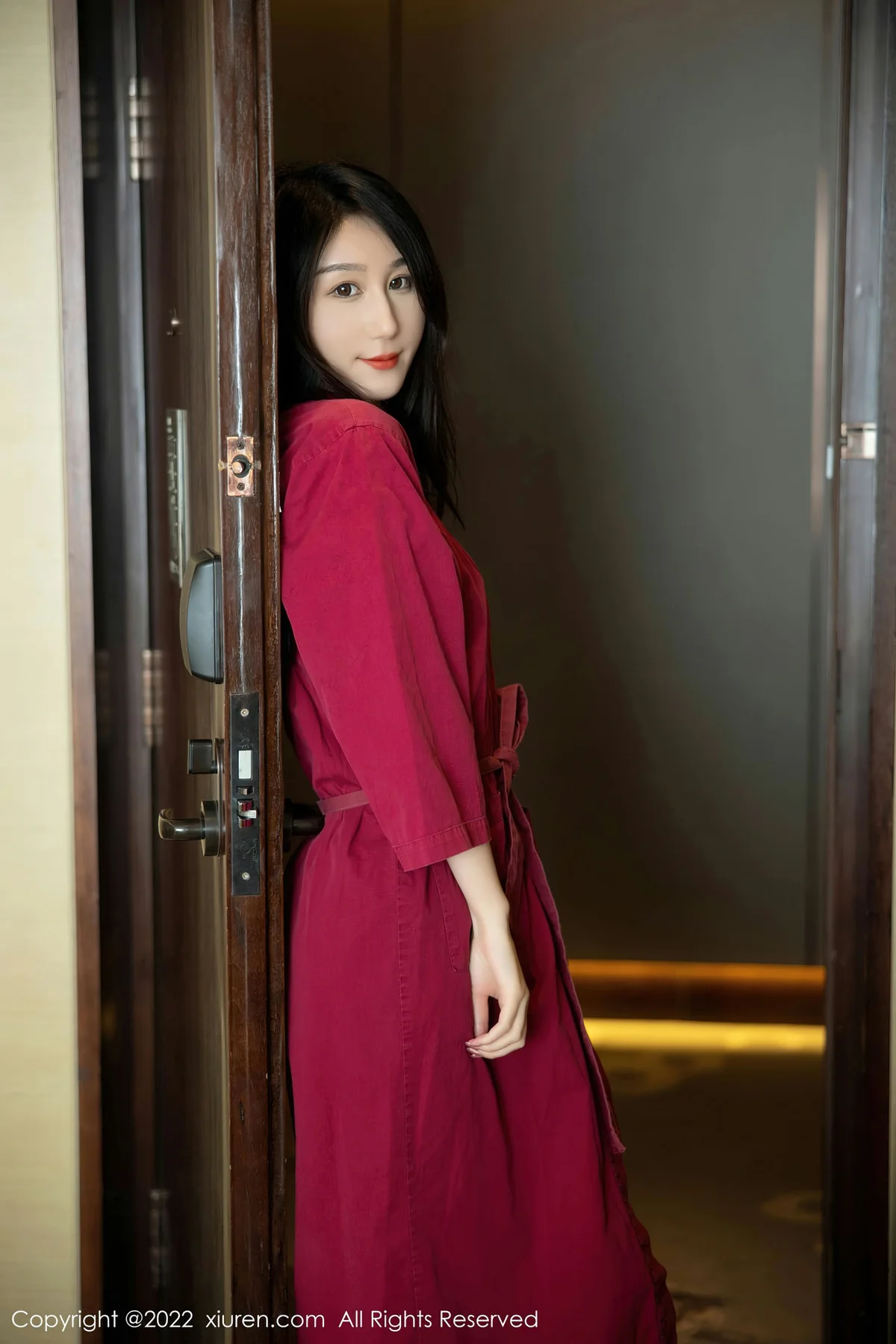 XiuRen 秀人 No.5624 薇薇酱 新人首套写真红色浴袍 - 4