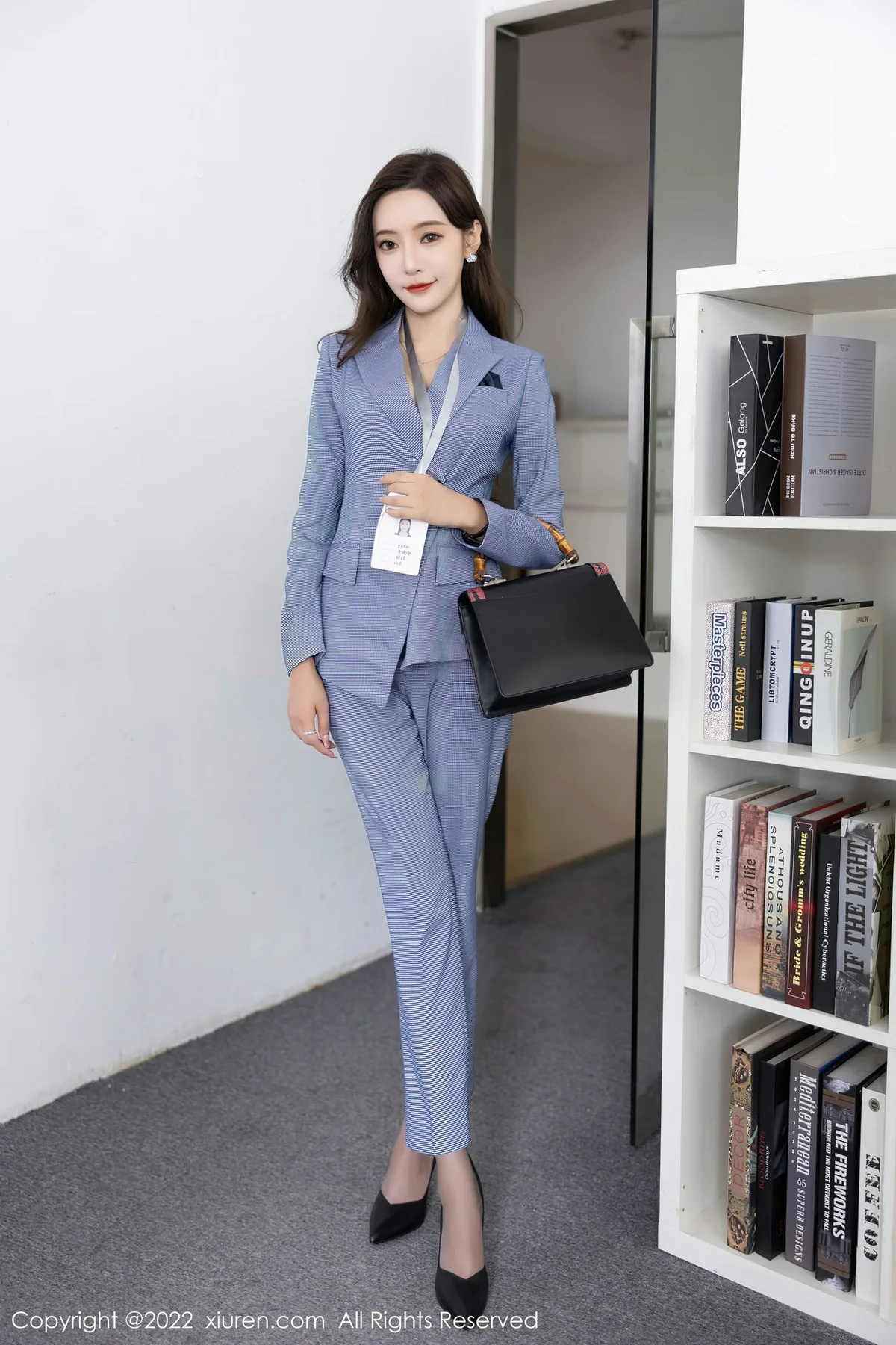 XiuRen 秀人 No.5629 王馨瑶yanni 灰色职业装性感写真22 - 1