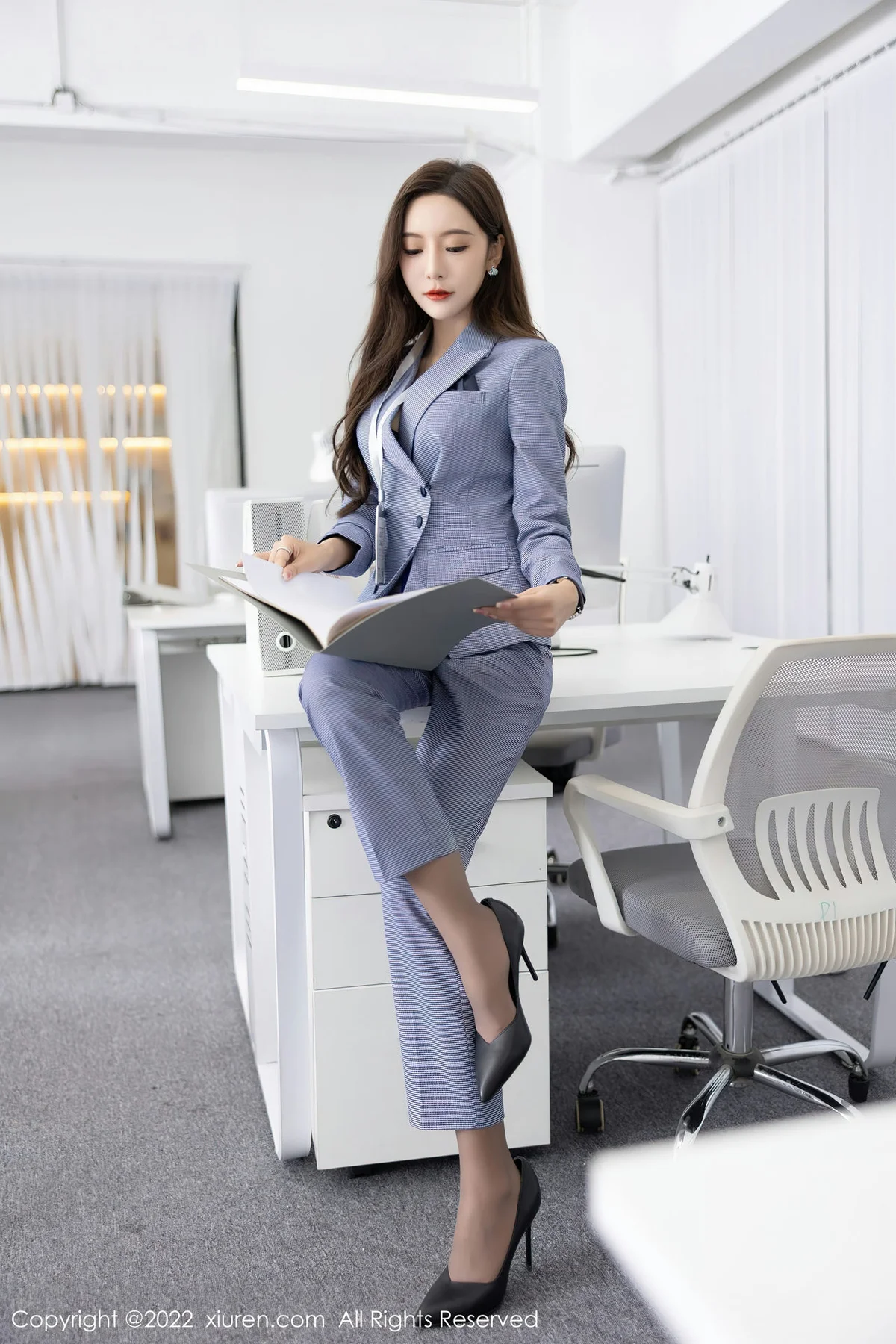 XiuRen 秀人 No.5629 王馨瑶yanni 灰色职业装性感写真22 - 10