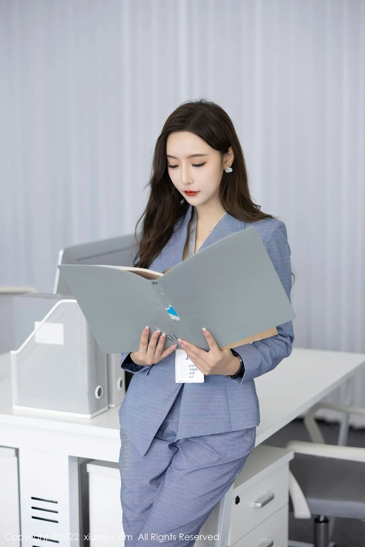 XiuRen 秀人 No.5629 王馨瑶yanni 灰色职业装性感写真22 - 1