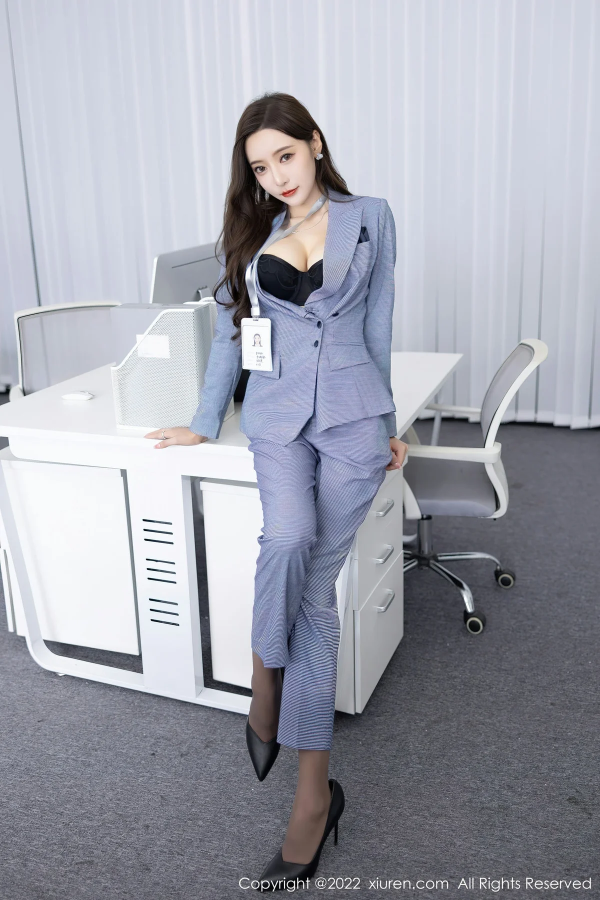 XiuRen 秀人 No.5629 王馨瑶yanni 灰色职业装性感写真22 - 4